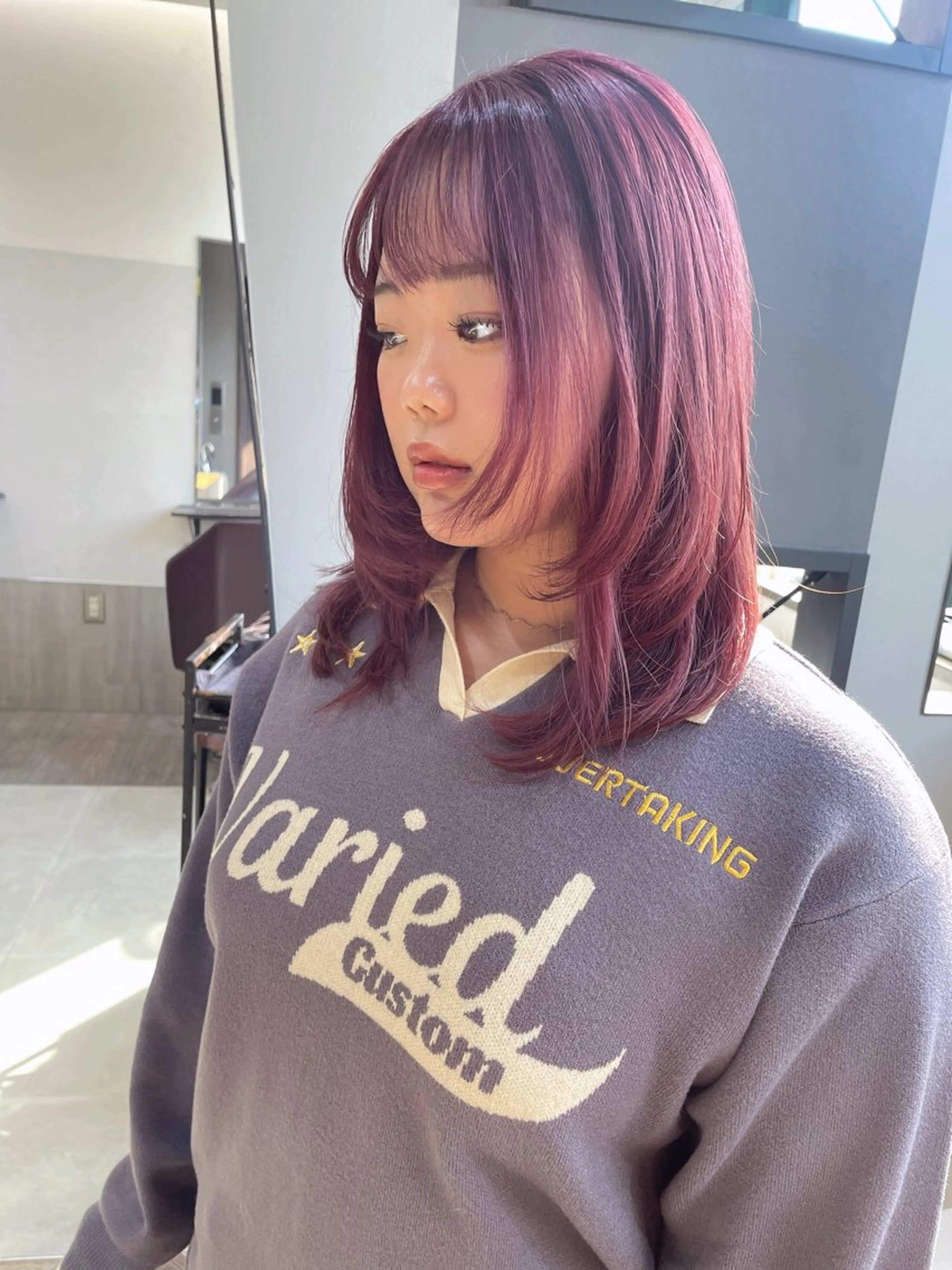 ミディアム カラー レイヤーカット AIRI layer cut hairのヘアスタイル