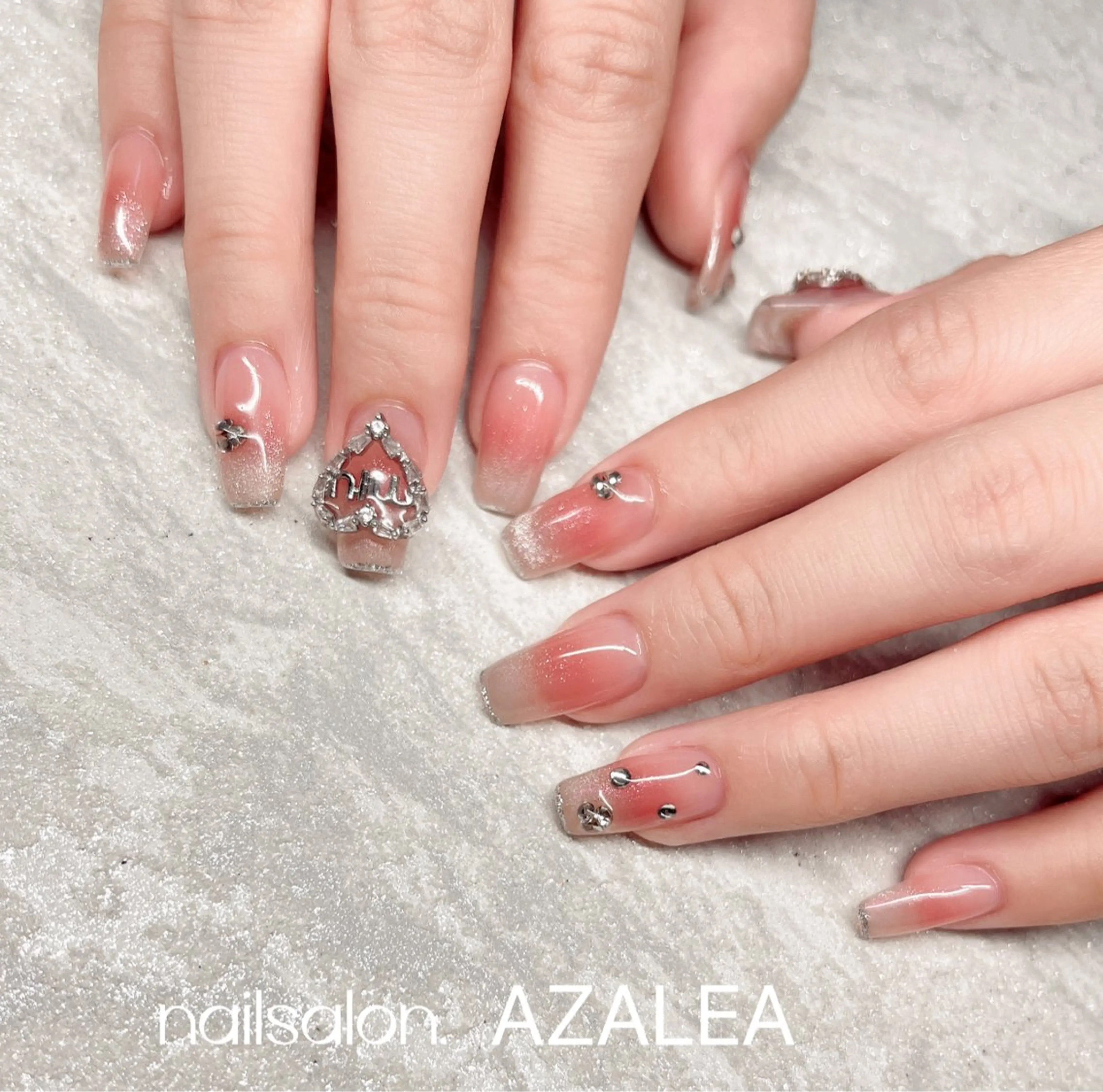 ネイル R inのネイルデザイン