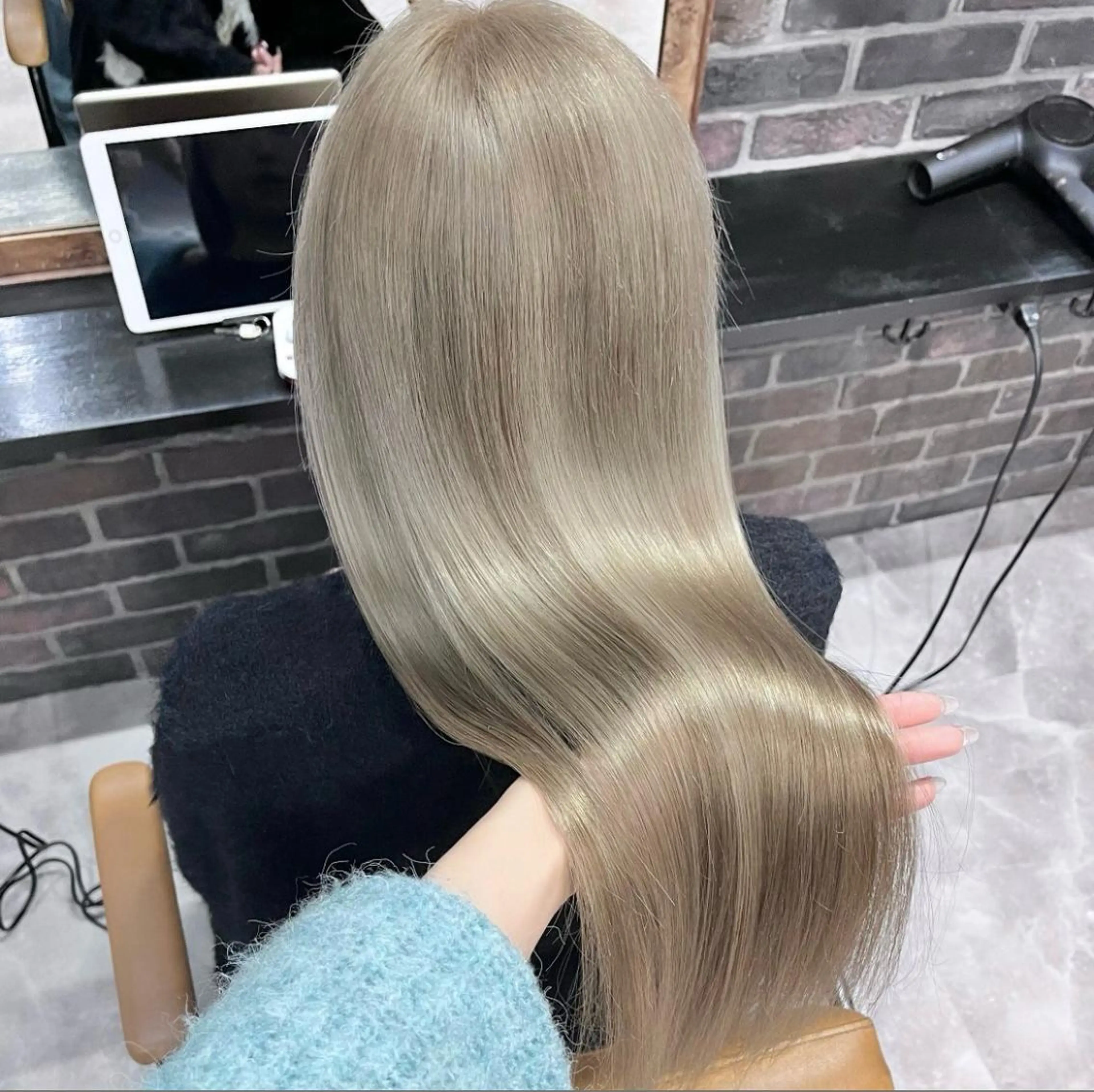 ロング カラー ヘアカラー トリートメント ハイトーン/髪質改善 /Akuaのヘアスタイル