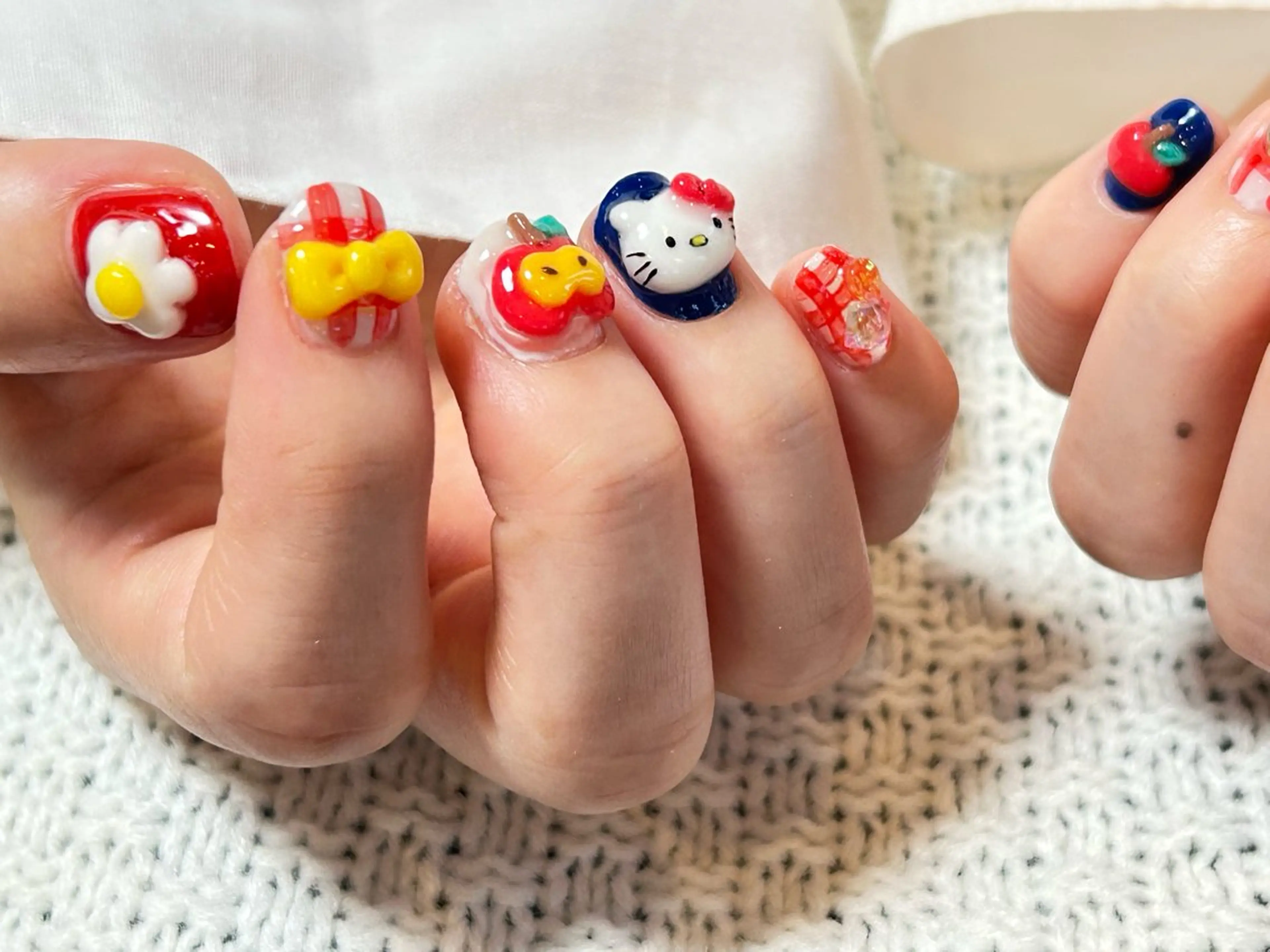 ネイル ハンドネイル lady bird yoshieのネイルデザイン