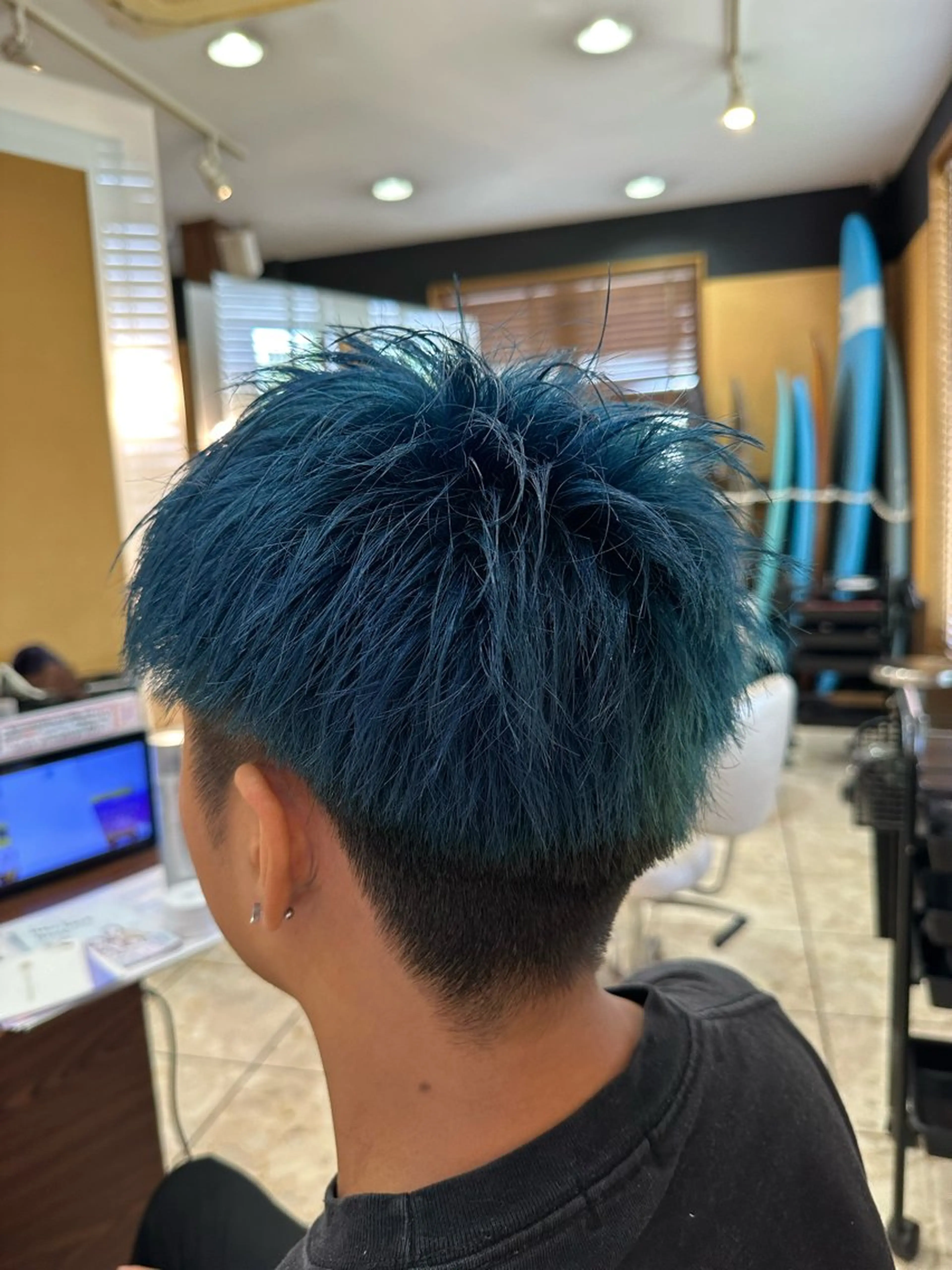 ショート カラー ブリーチ ブルーカラー ヘアカラー 鎌田 一徳のヘアスタイル