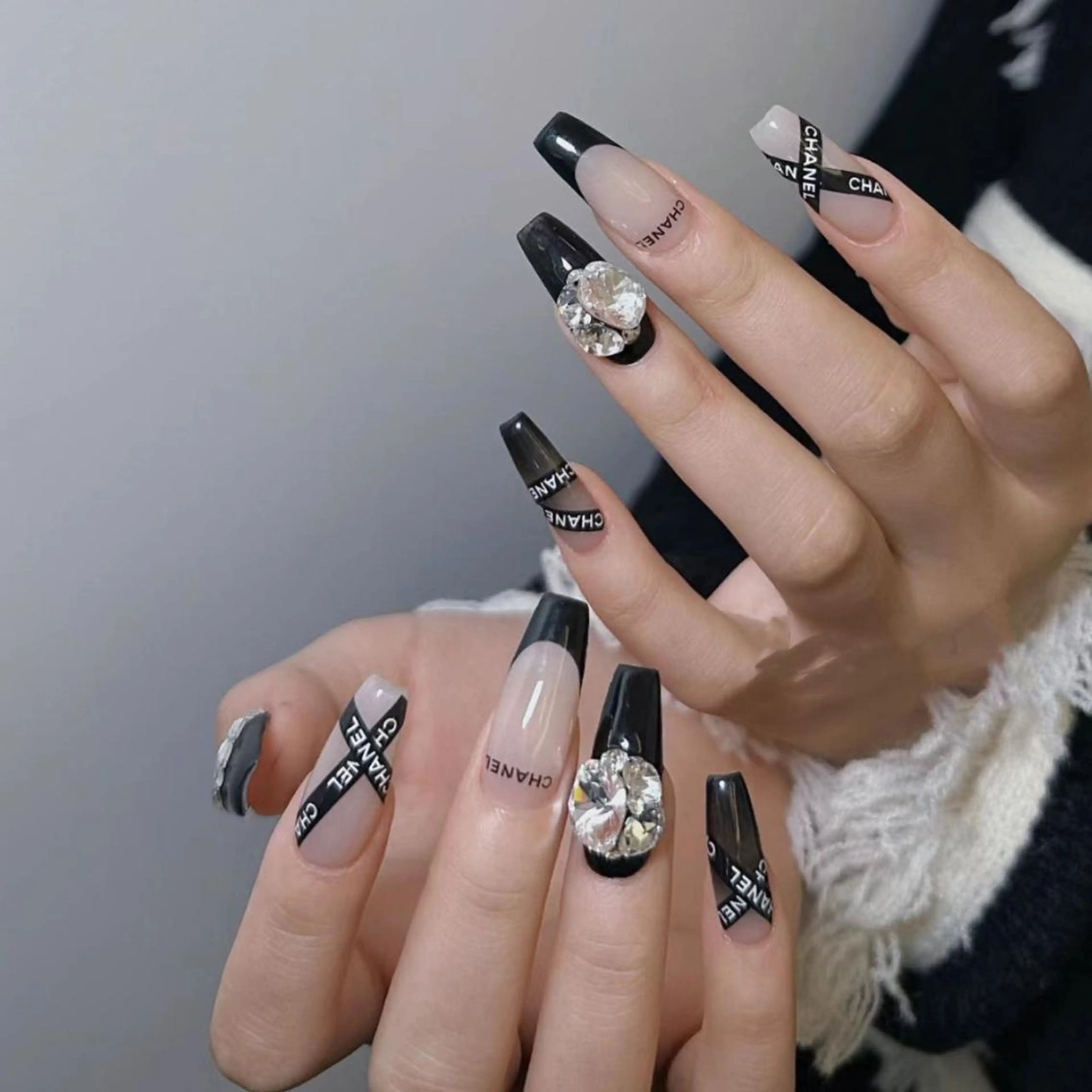 ネイル アートネイル 長さ出し ネイルチップ Queens ciciのネイルデザイン