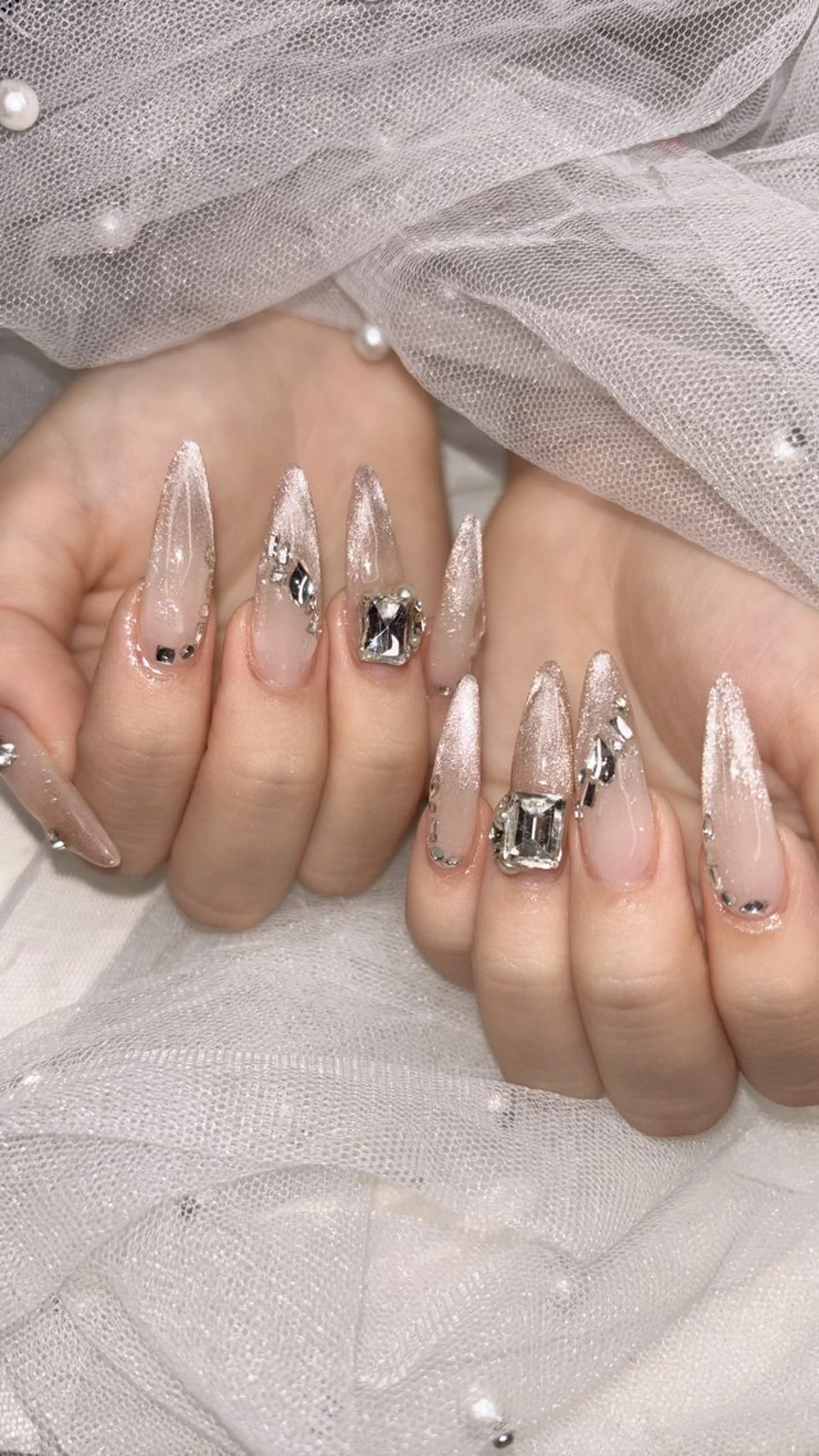 ネイル キラキラネイル 韓国ネイル ロングネイル マグネットネイル 持ち込み ハンドネイル happiness nailのネイルデザイン