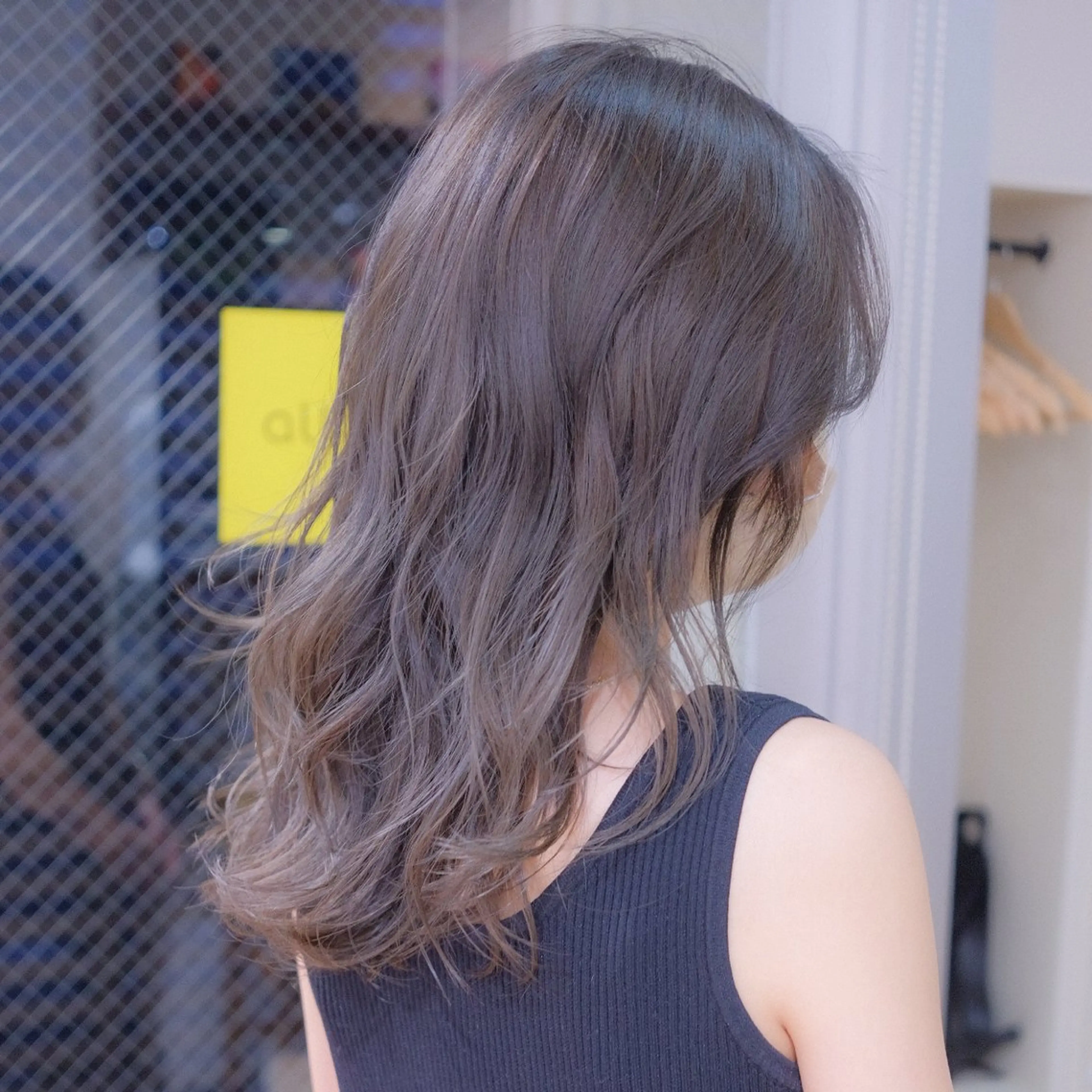 セミロング カラー グラデーションカラー グレージュ 【表参道】ショート/ ボブ/くせ毛カットのヘアスタイル