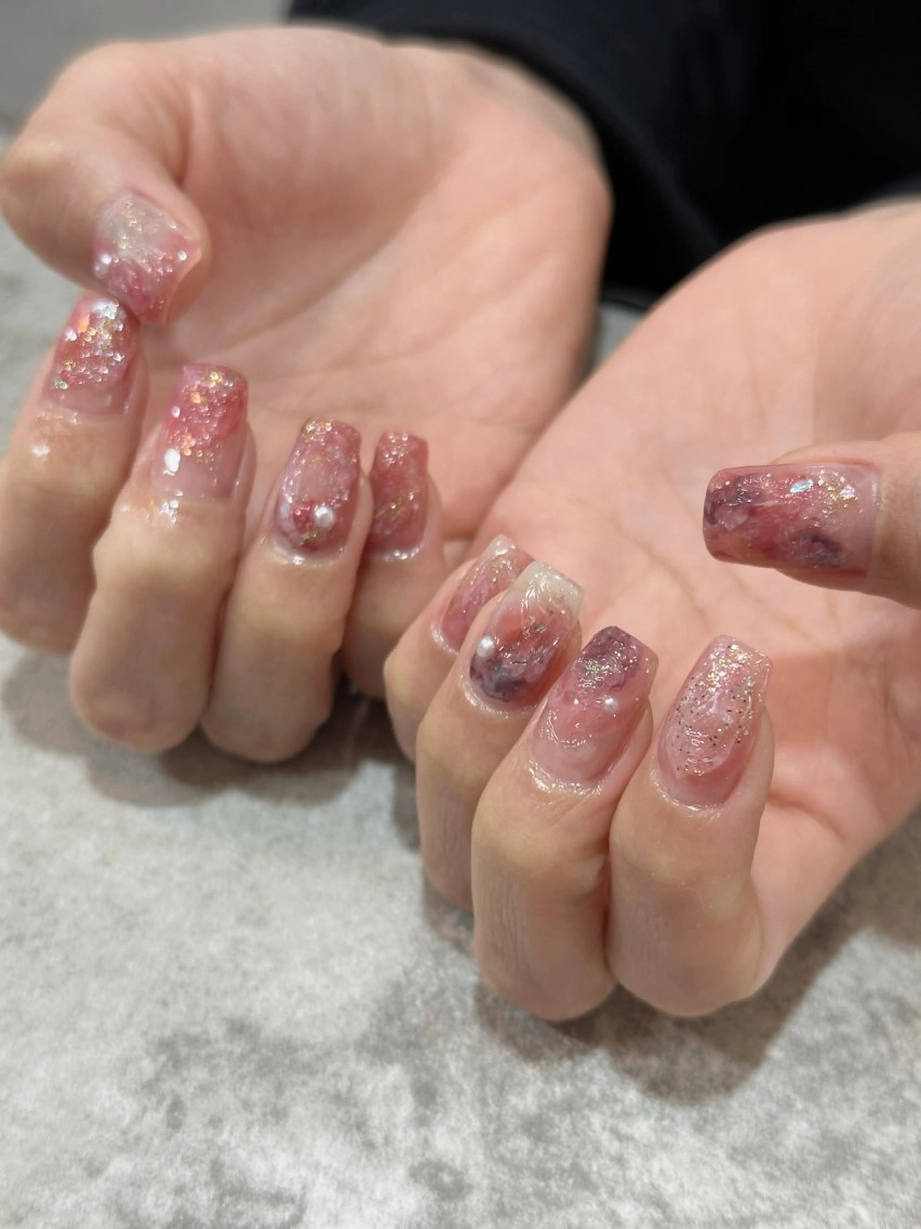 ネイル キラキラネイル ニュアンスネイル tiffin Hiroeのネイルデザイン