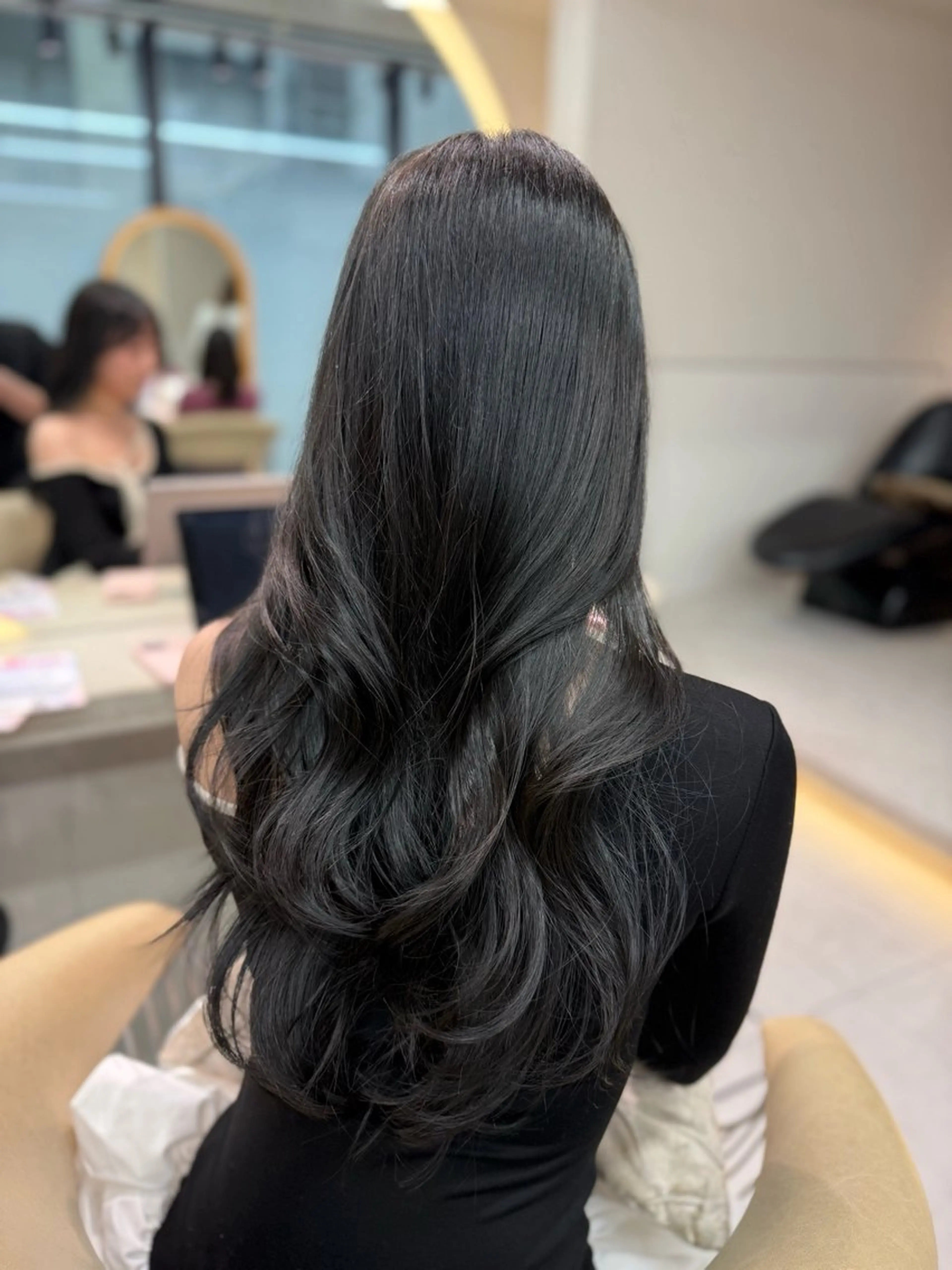 ロング カラー カット ヘアカラー トリートメント shion 透明感カラーのヘアスタイル