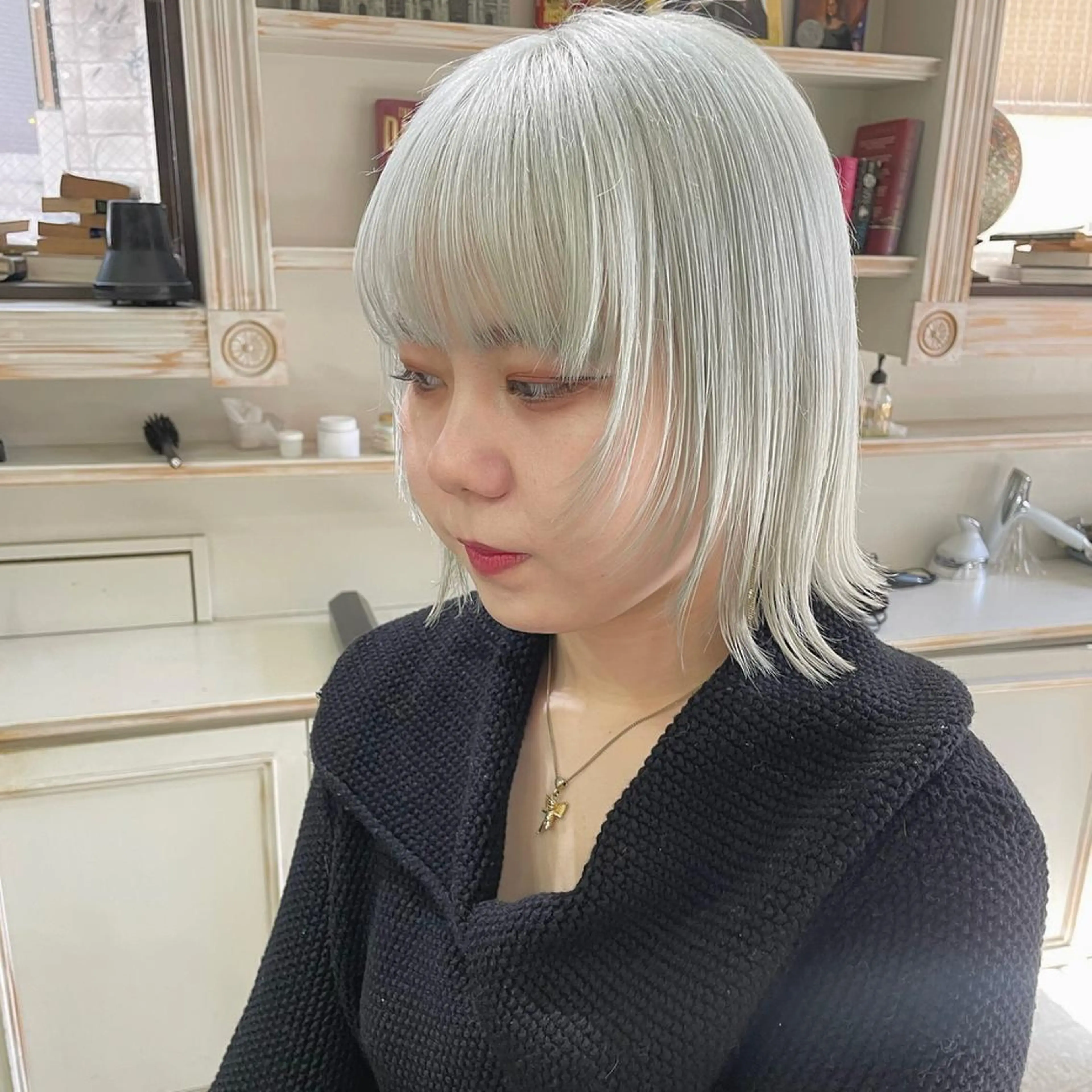 ミディアム カラー ヘアカラー トリートメント 柔らかベージュ 🤎YUKAのヘアスタイル