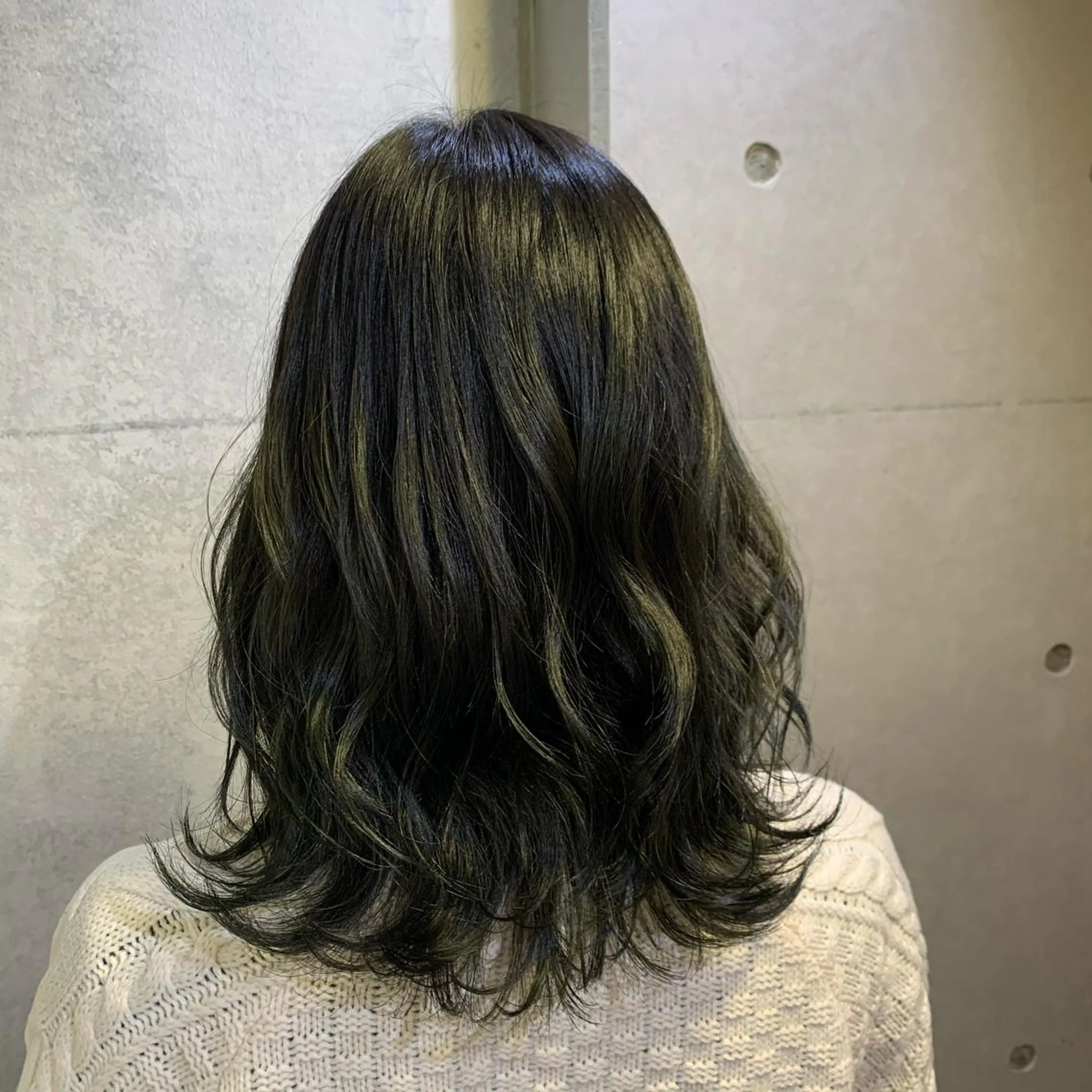 セミロング カラー ヘアカラー 及川シゲル 髪質改善講師のヘアスタイル