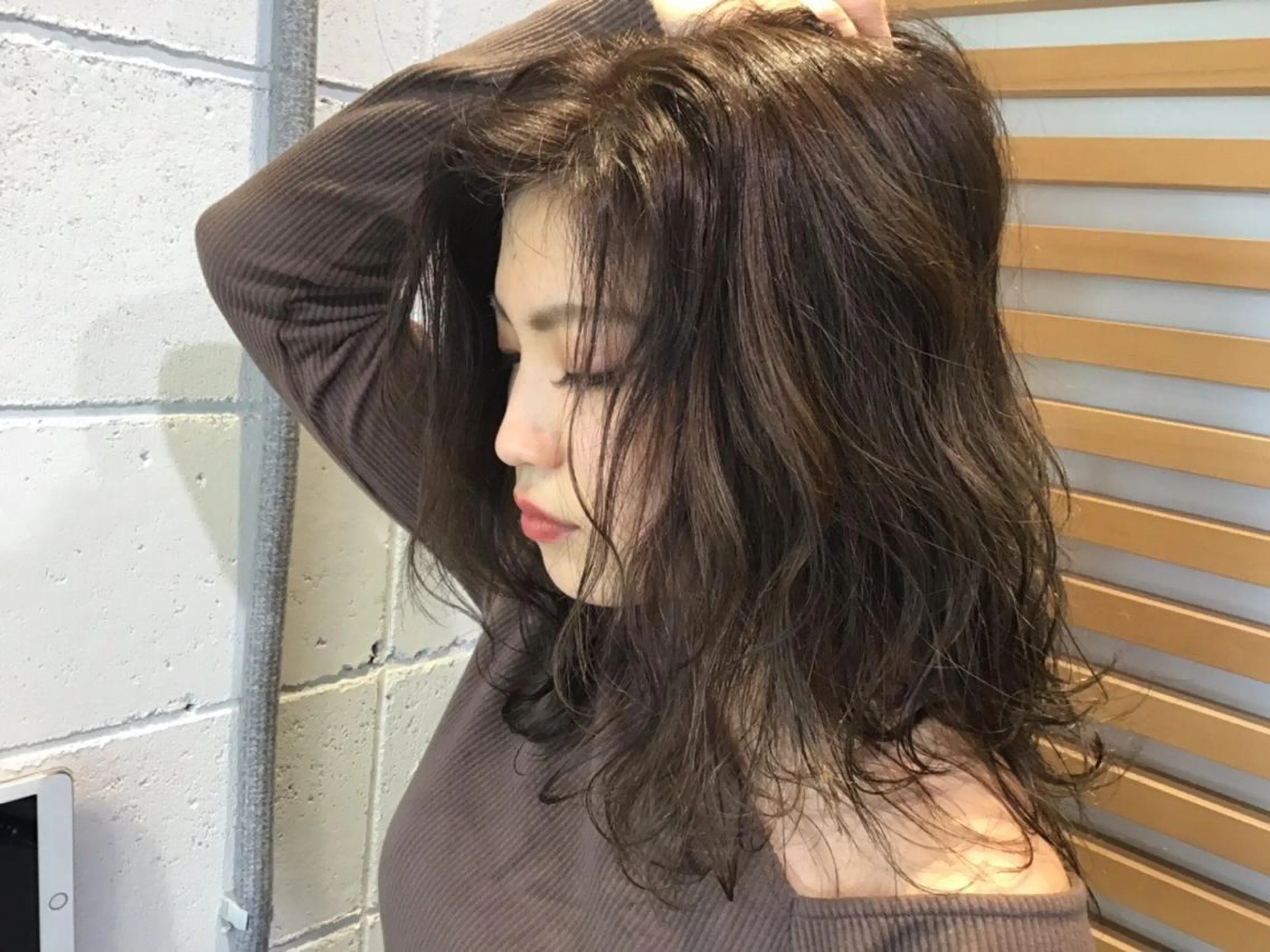 セミロング HAIR  SALONgenie (ヘアーサロンジーニー)所属・嶋崎 啓人のヘアスタイル