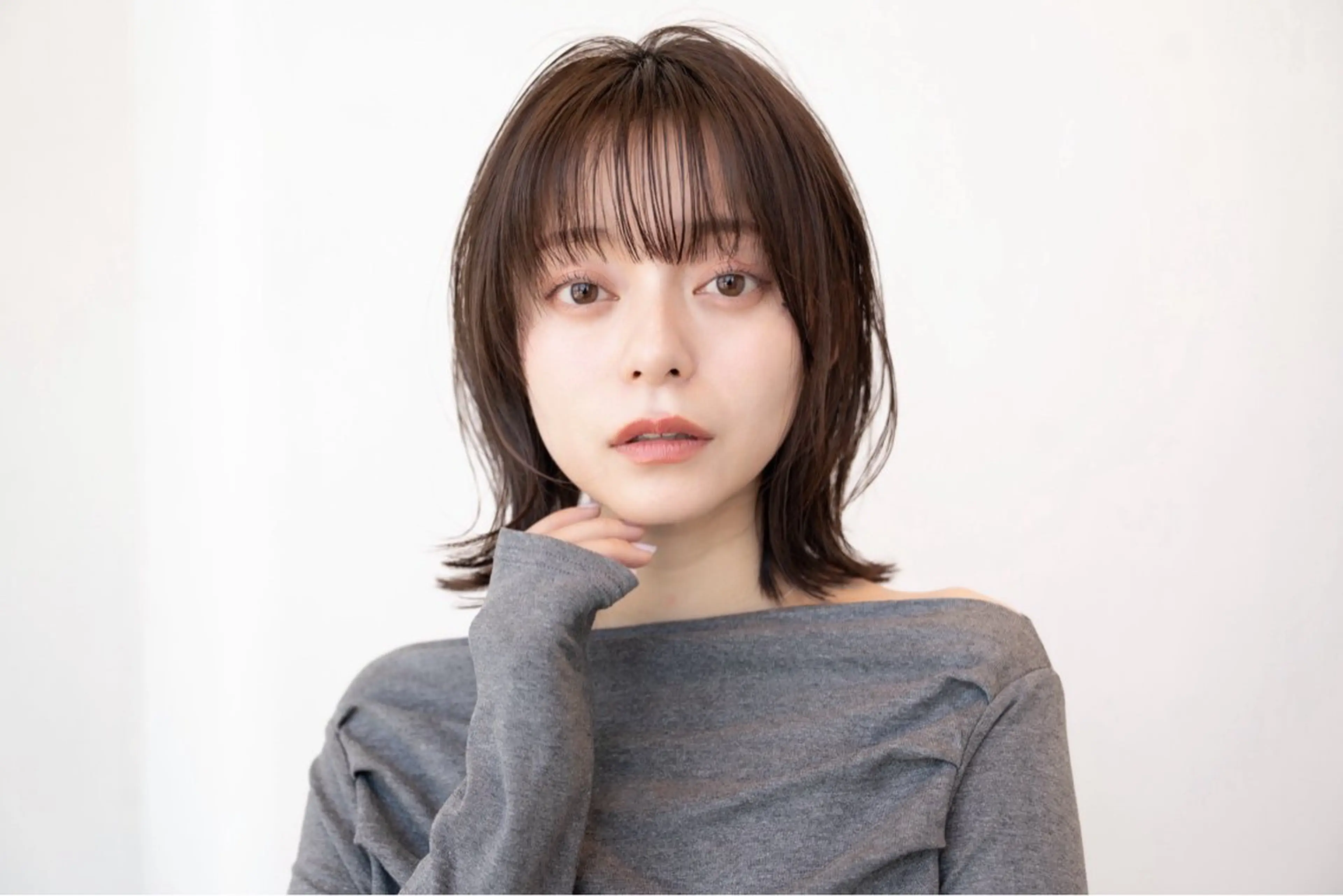 ミディアム 切りっぱなしボブ ボブレイヤー ボブ レイヤーカット カット ヘアカラー トリートメント ボブ/パーマ/レイ ヤー/新宿/KOKIのヘアスタイル