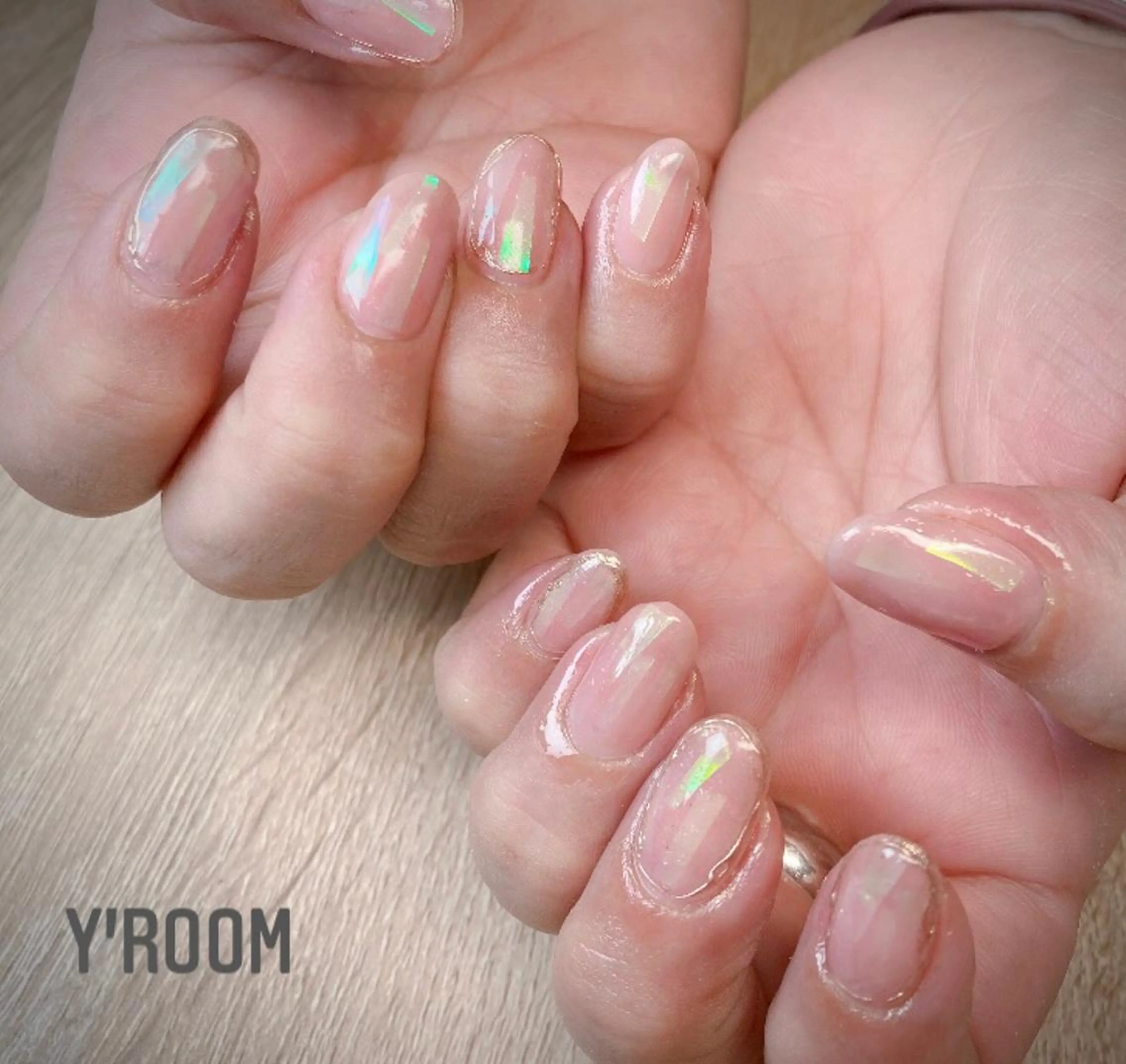 ネイル オーロラネイル フラッシュネイル フットネイル ジェルネイル 氷ネイル・うるうるネイル ハンドネイル YUKA （ネイリスト）のネイルデザイン