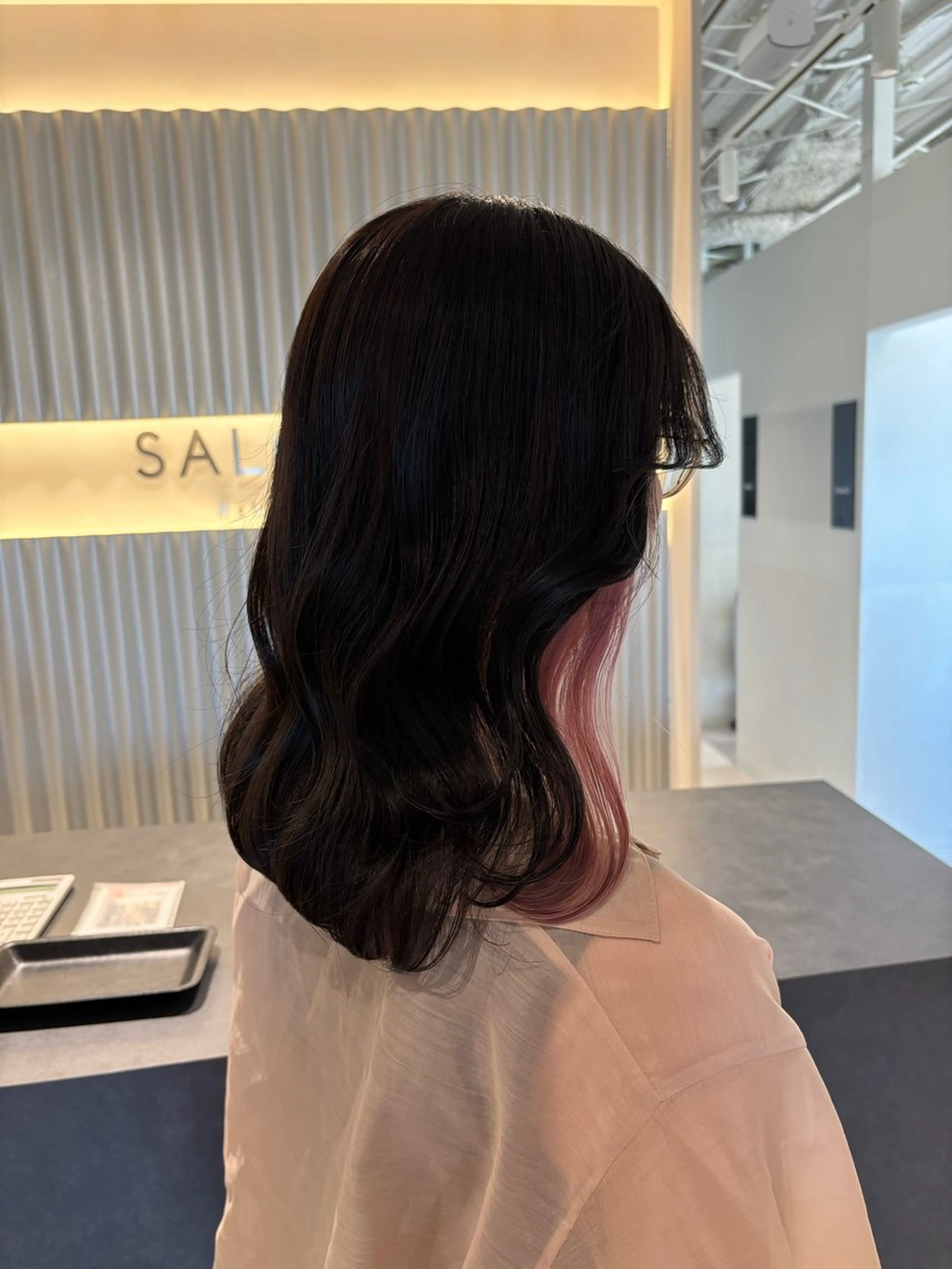 ミディアム カラー パーマ ヘアアレンジ ピンクカラー カット ヘアカラー トリートメント ヘッドスパ ヘアセット 押切 響　のヘアスタイル