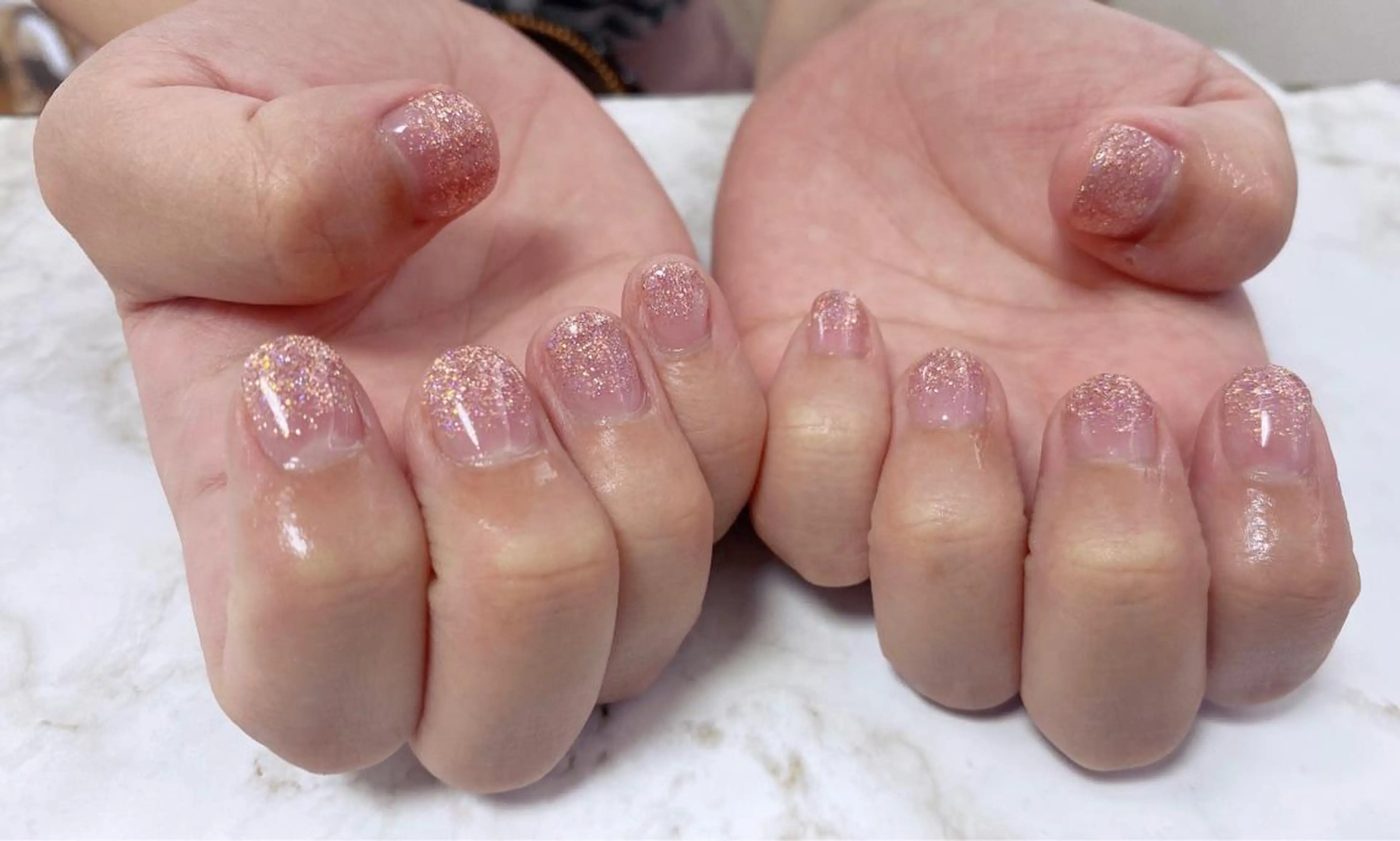 ネイル グラデーション ラメ(グリッター) ラメグラデーション mogunail &blowのネイルデザイン