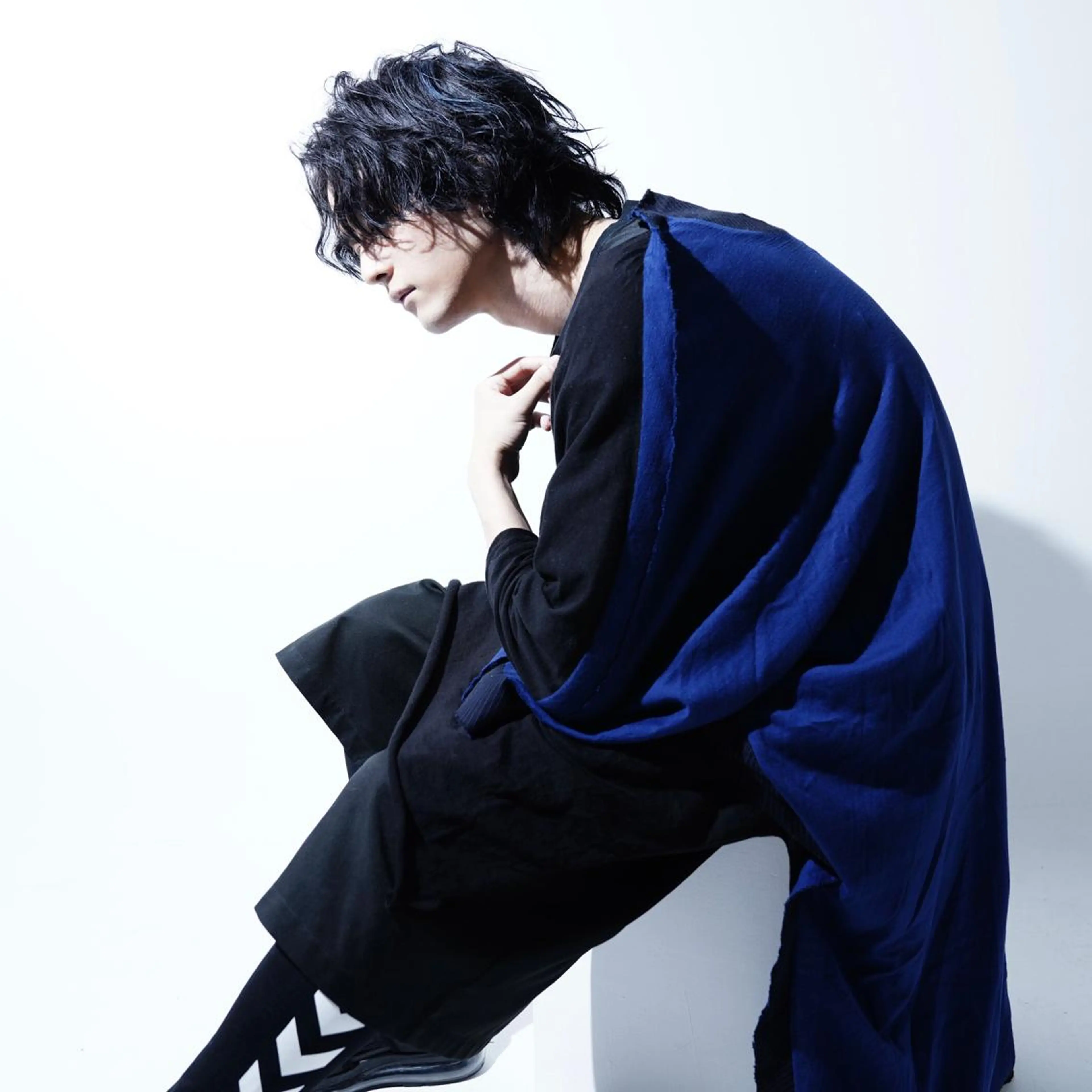 ミディアム メンズ ミディアムパーマ メンズブリーチ ビジネス センターパート フェードカット メンズサロン【owl 心斎橋】難波/アメ村のヘアスタイル