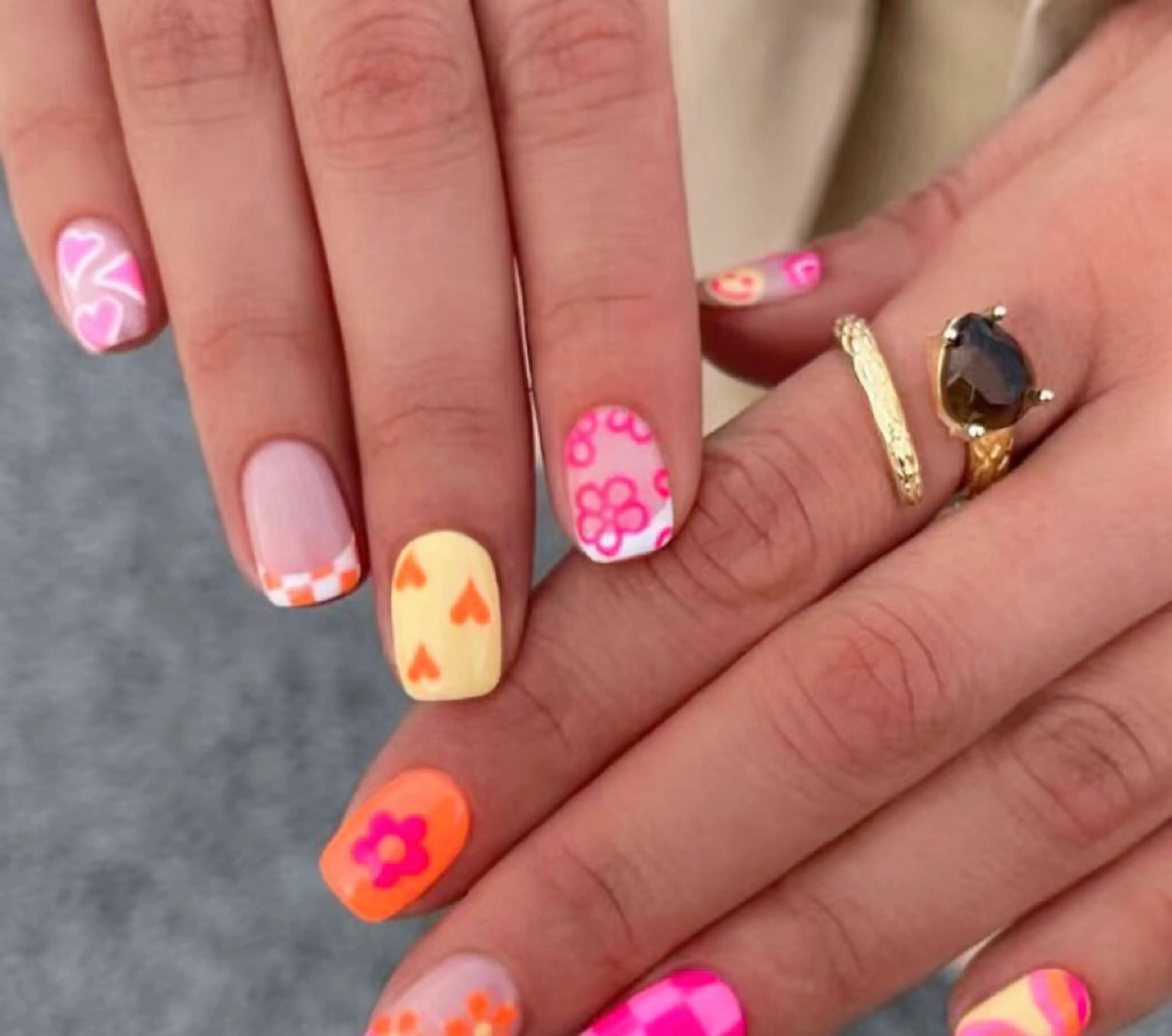 ネイル ハンドネイル MoonNail ユリ🌸のネイルデザイン