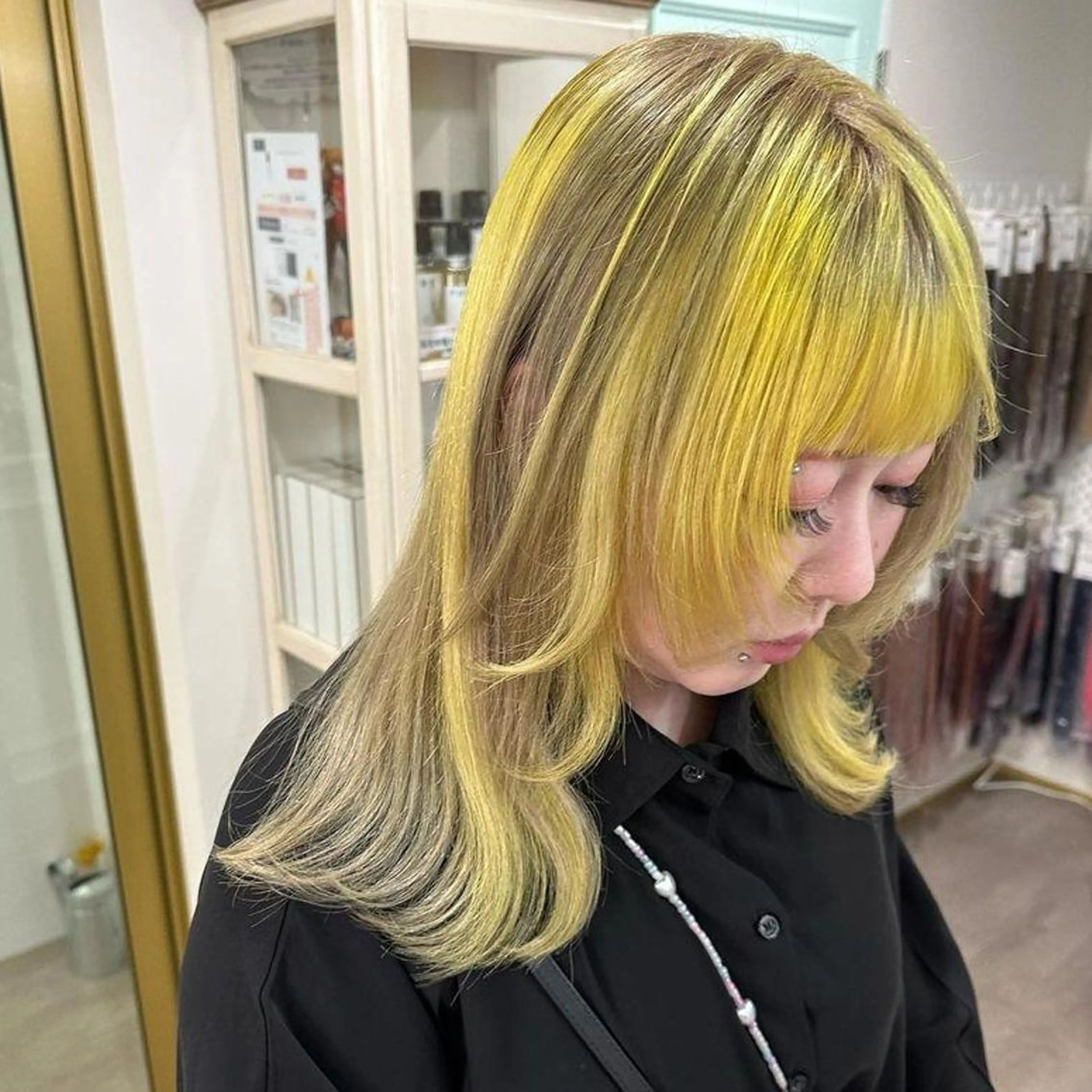 セミロング カラー ブラウンカラー デザインカラー イエローカラー ORIKA 美容室のヘアスタイル