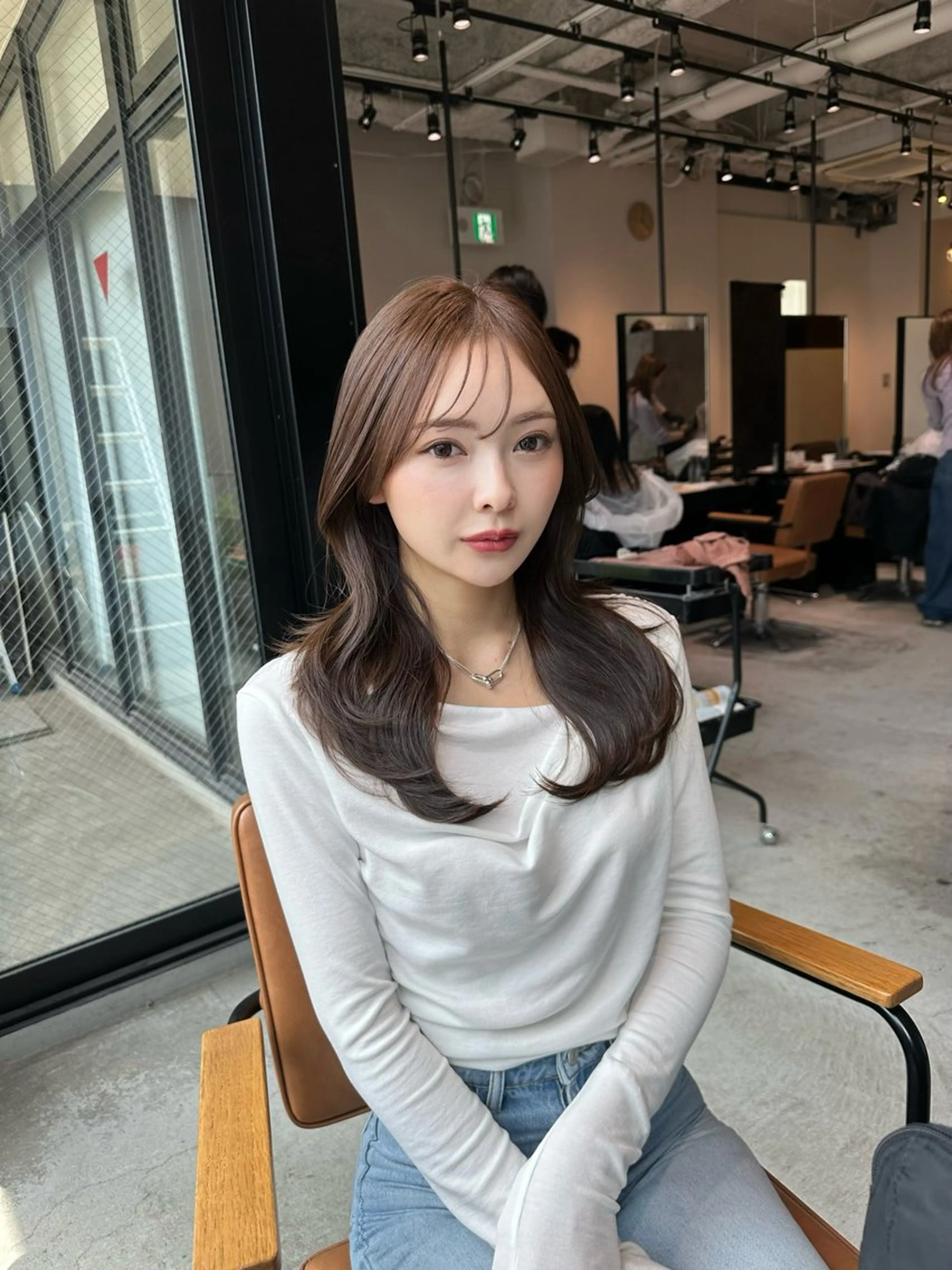 セミロング カラー 韓国レイヤーカット 透明感カラー冨田那樹のヘアスタイル