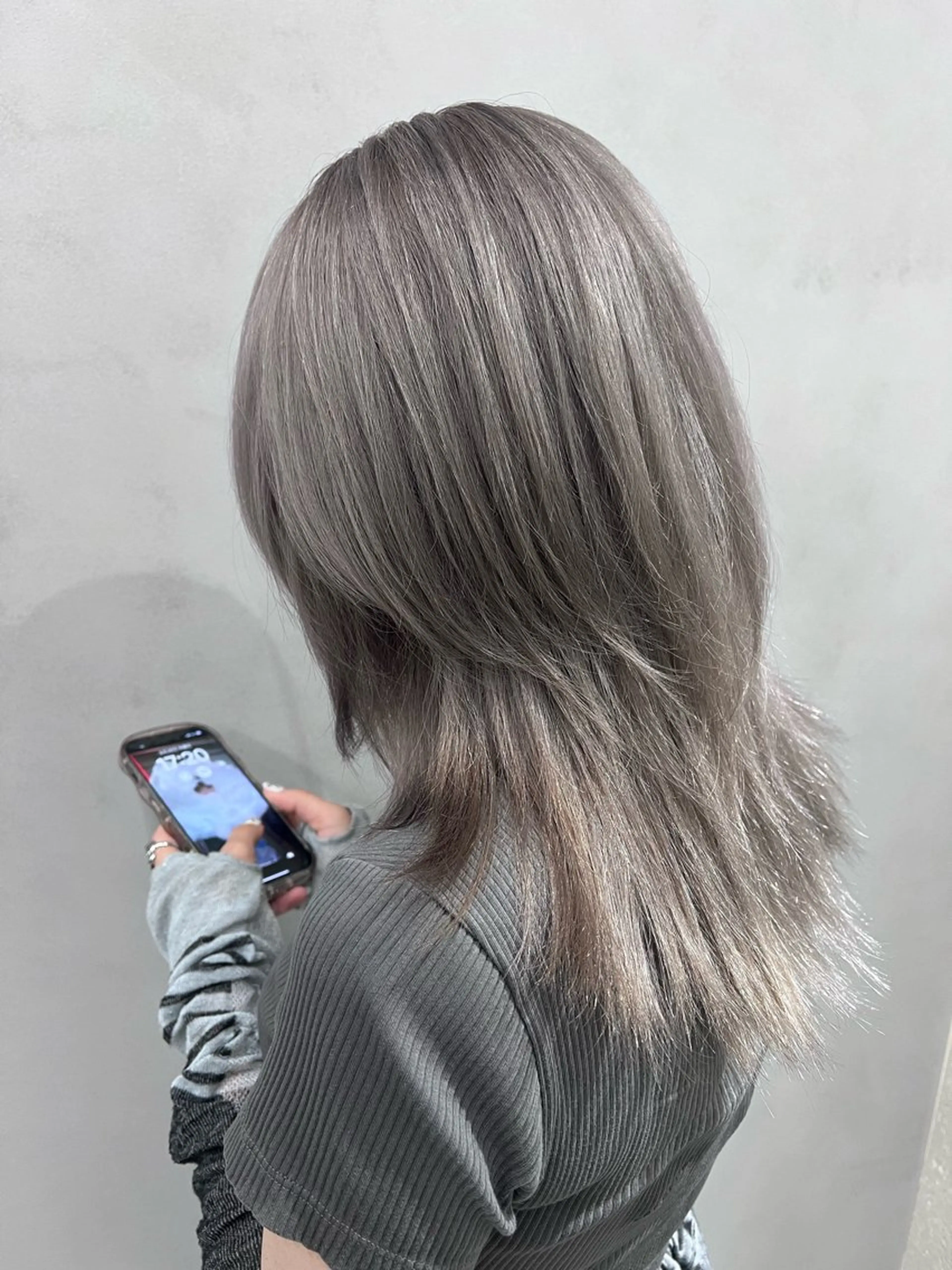 セミロング カラー ヘアアレンジ グレージュ シルバー シルバーグレージュ ヘアカラー トリートメント 大宮/山口 竣也のヘアスタイル