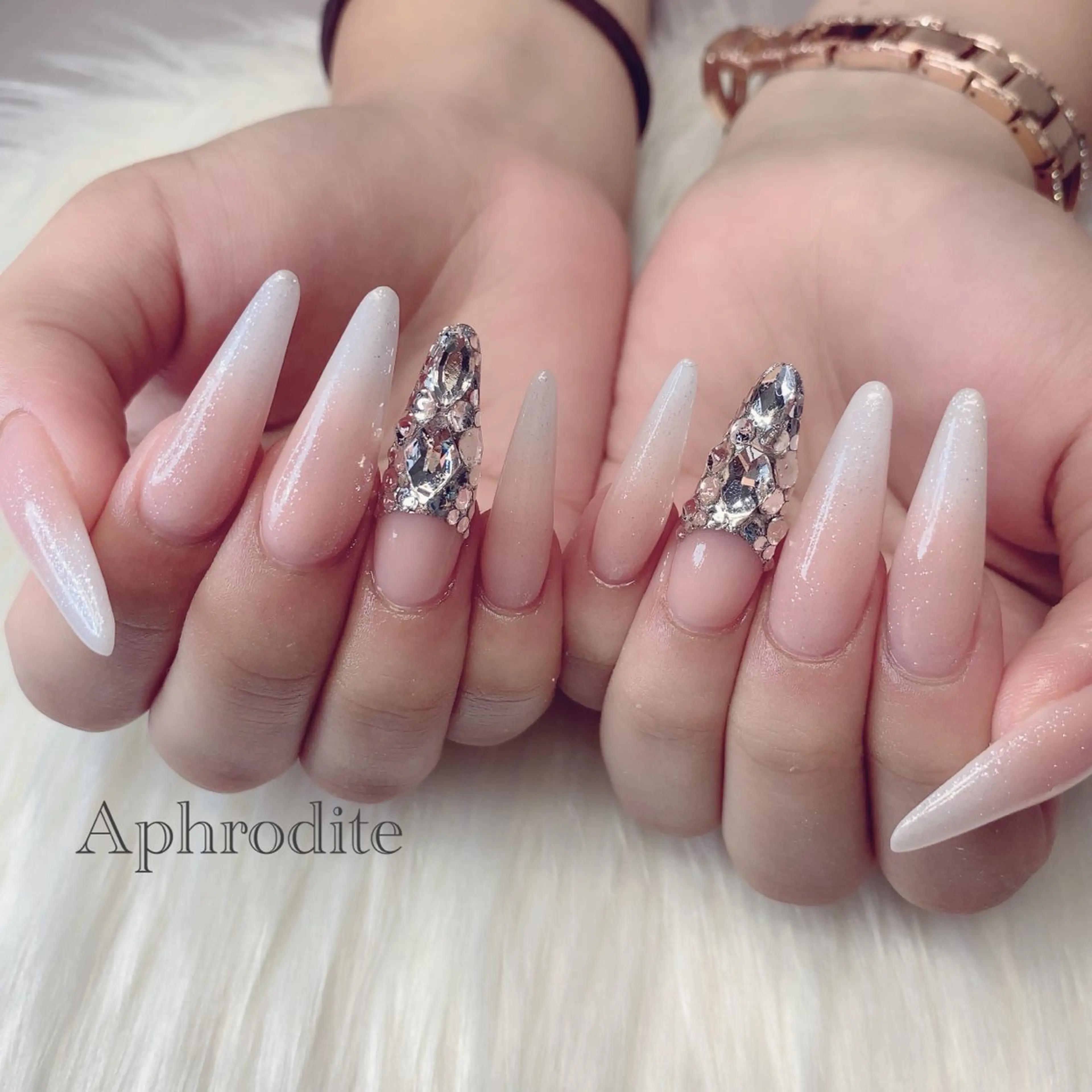 ネイル Aphrodite パラジェル認定サロンのネイルデザイン