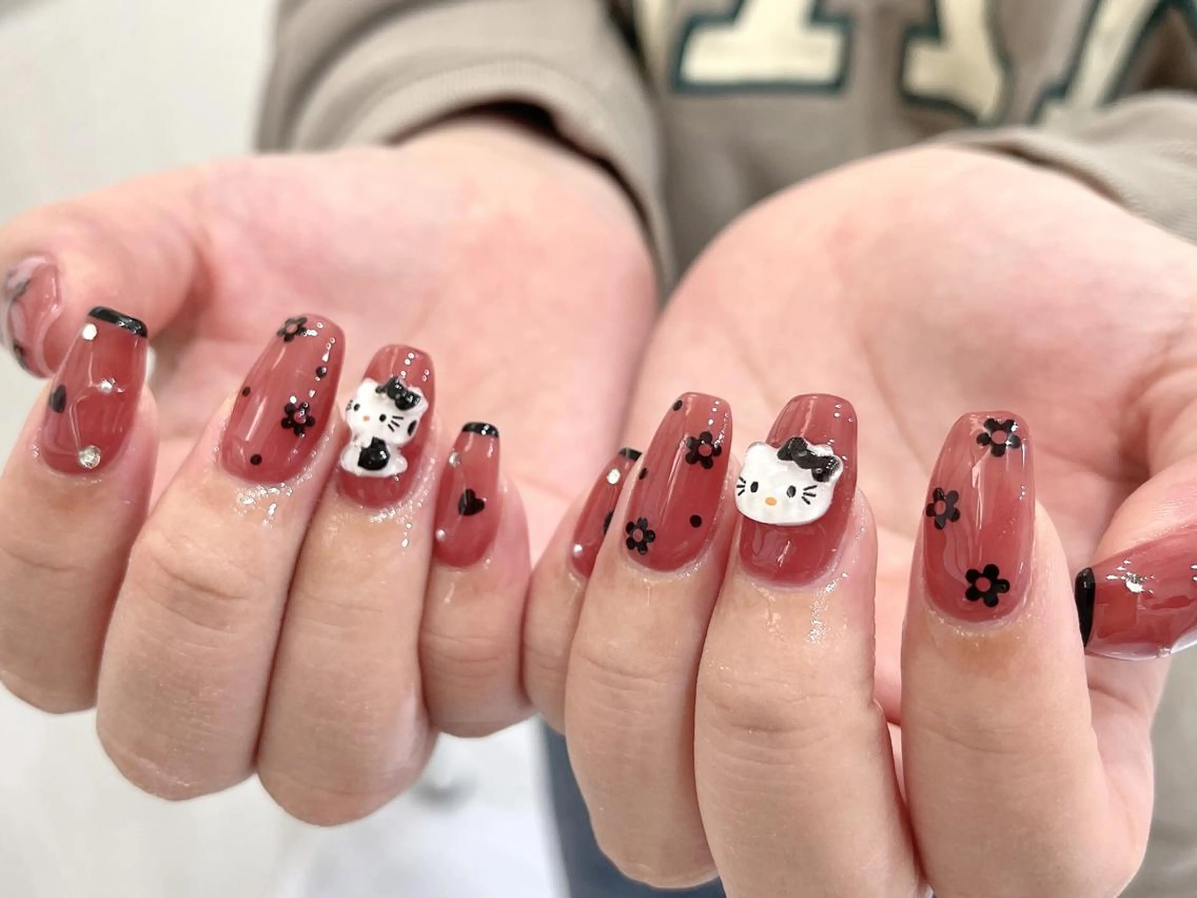 ネイル 持ち込み Shis_🦄shi 韓国風キラキラネイルのネイルデザイン