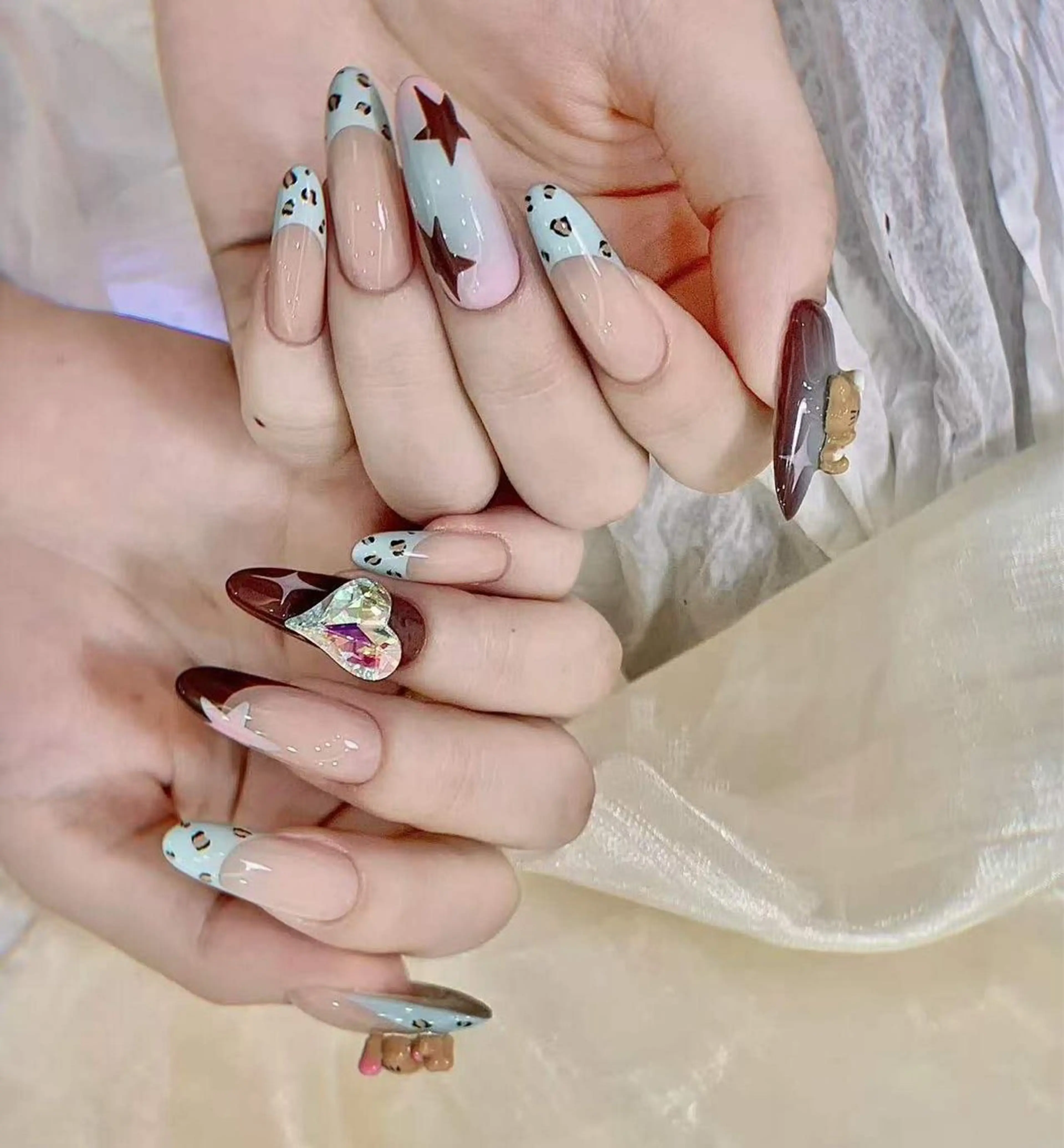 ネイル オーロラネイル フラワーネイル フットネイル フレンチネイル ジェルネイル ハンドネイル BabyYouMi nailのネイルデザイン