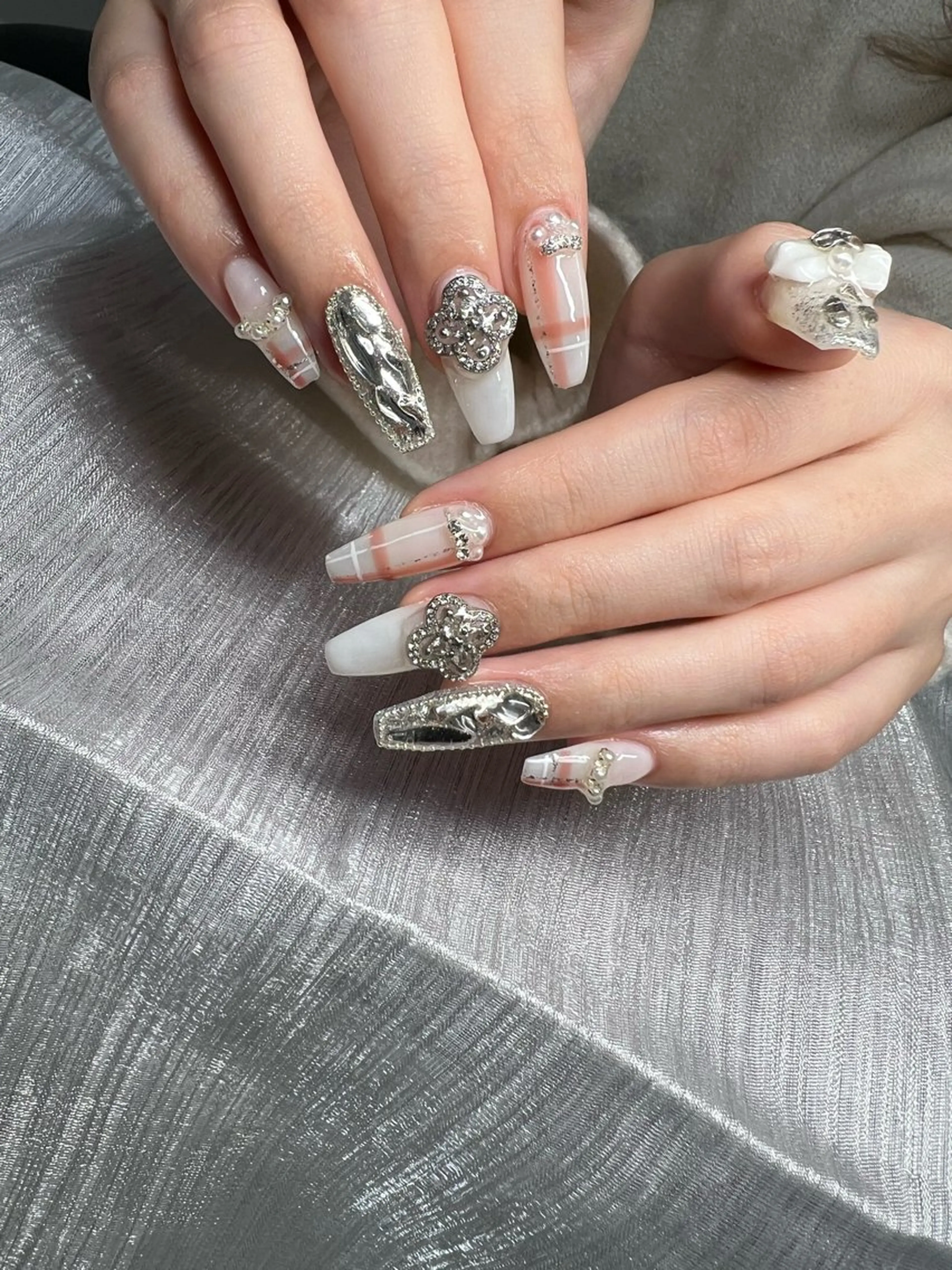 ネイル マグネットネイル ミラーネイル ピンク ネイルチップ 冬ネイル Lee Nailsのネイルデザイン