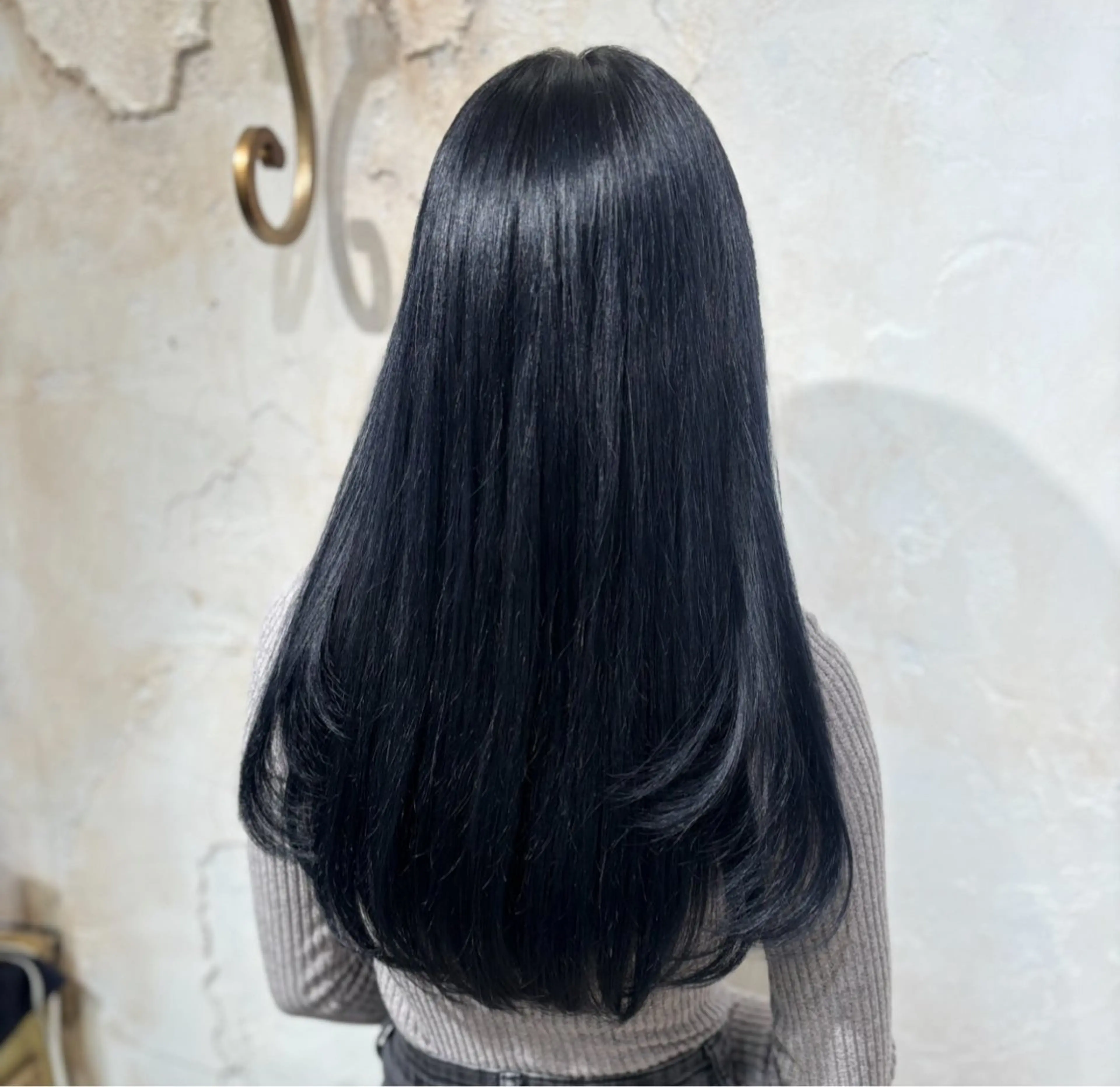 ロング カラー ブルーカラー 顔周りカット レイヤーカット ロング カット ヘアカラー Reir吉祥寺店所属・メンズモデル募集中 /Mana🪄のヘアスタイル