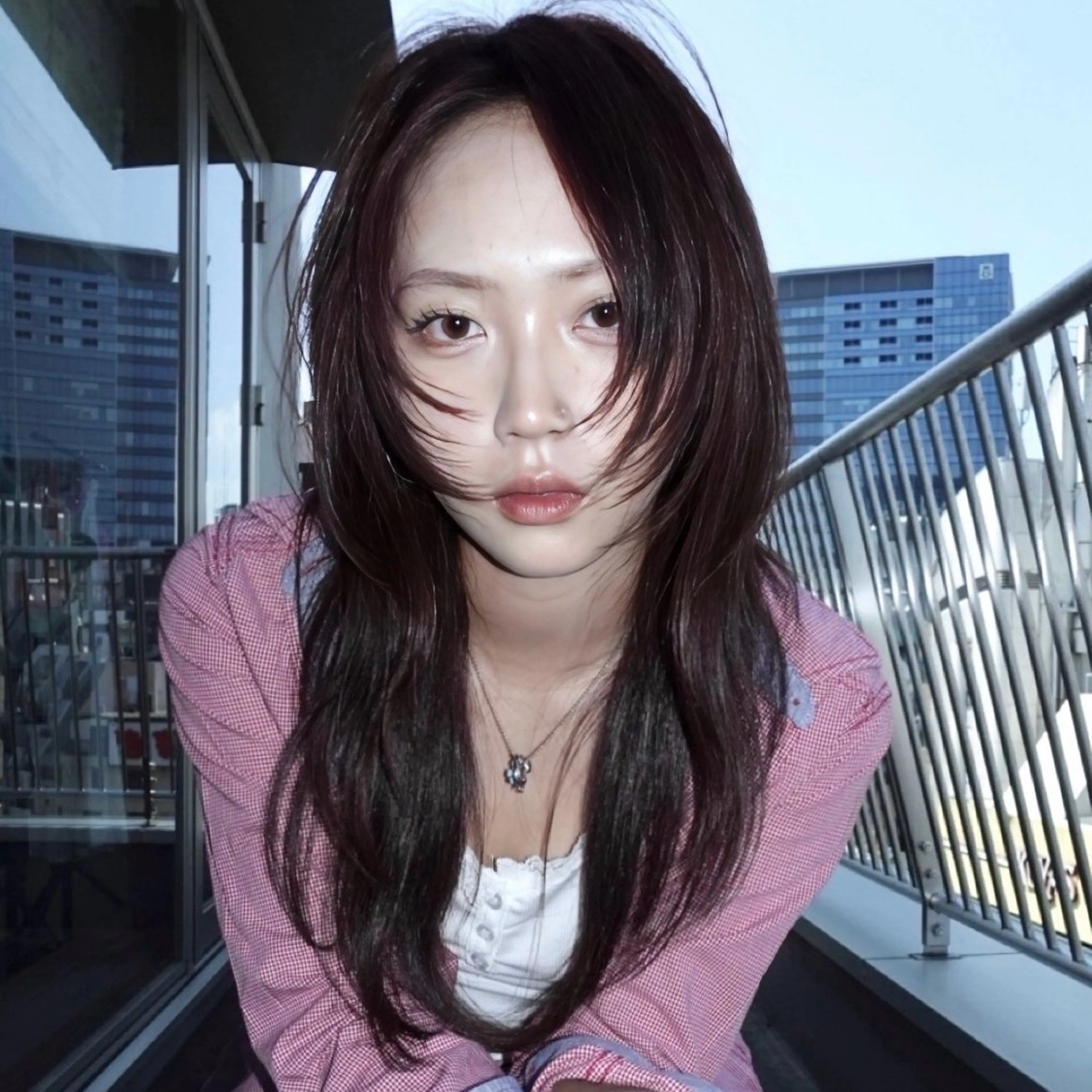 セミロング カラー 顔まわりレイヤー ハッシュカット ハイレイヤー レイヤーカット ウルフカット レイヤーカット ボブ　渋谷のヘアスタイル