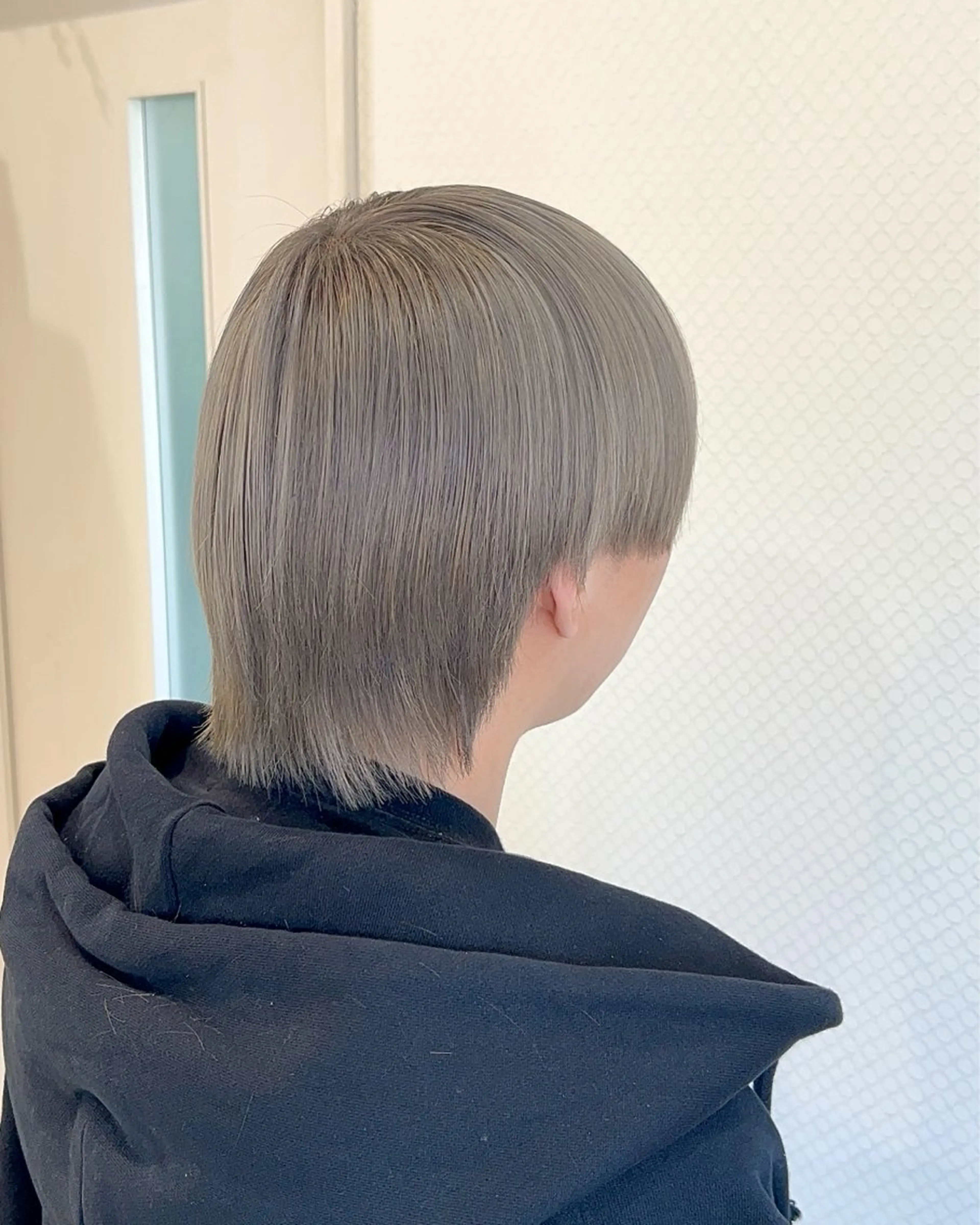 ショート カラー ブリーチ シルバー ホワイトシルバー カット ヘアカラー 大竹里旺/belle /インナーカラーのヘアスタイル
