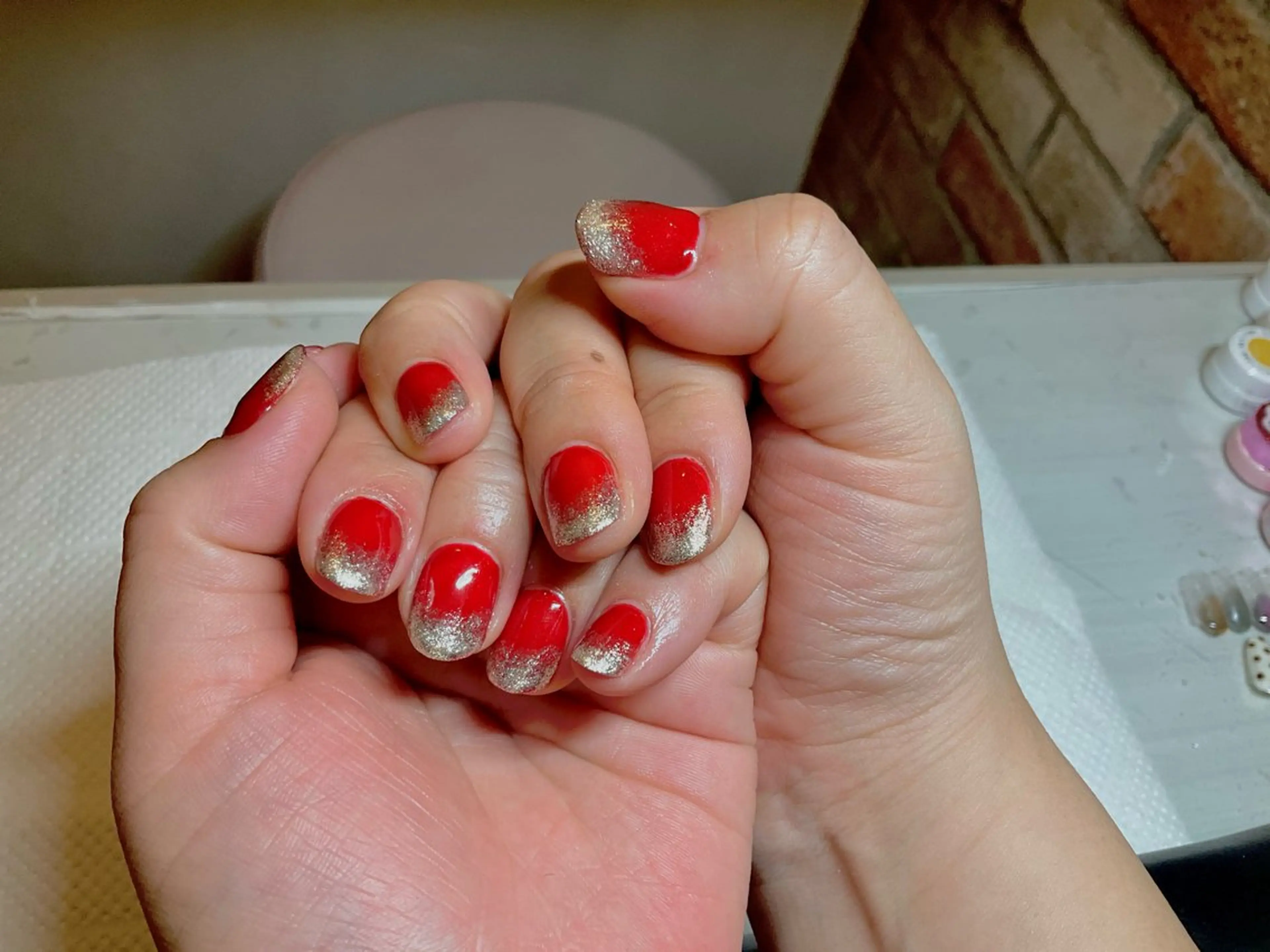 ネイル ゴールド グラデーション ラメ(グリッター) ラメグラデーション 赤色 ハンドネイル ごとう れいこのネイルデザイン