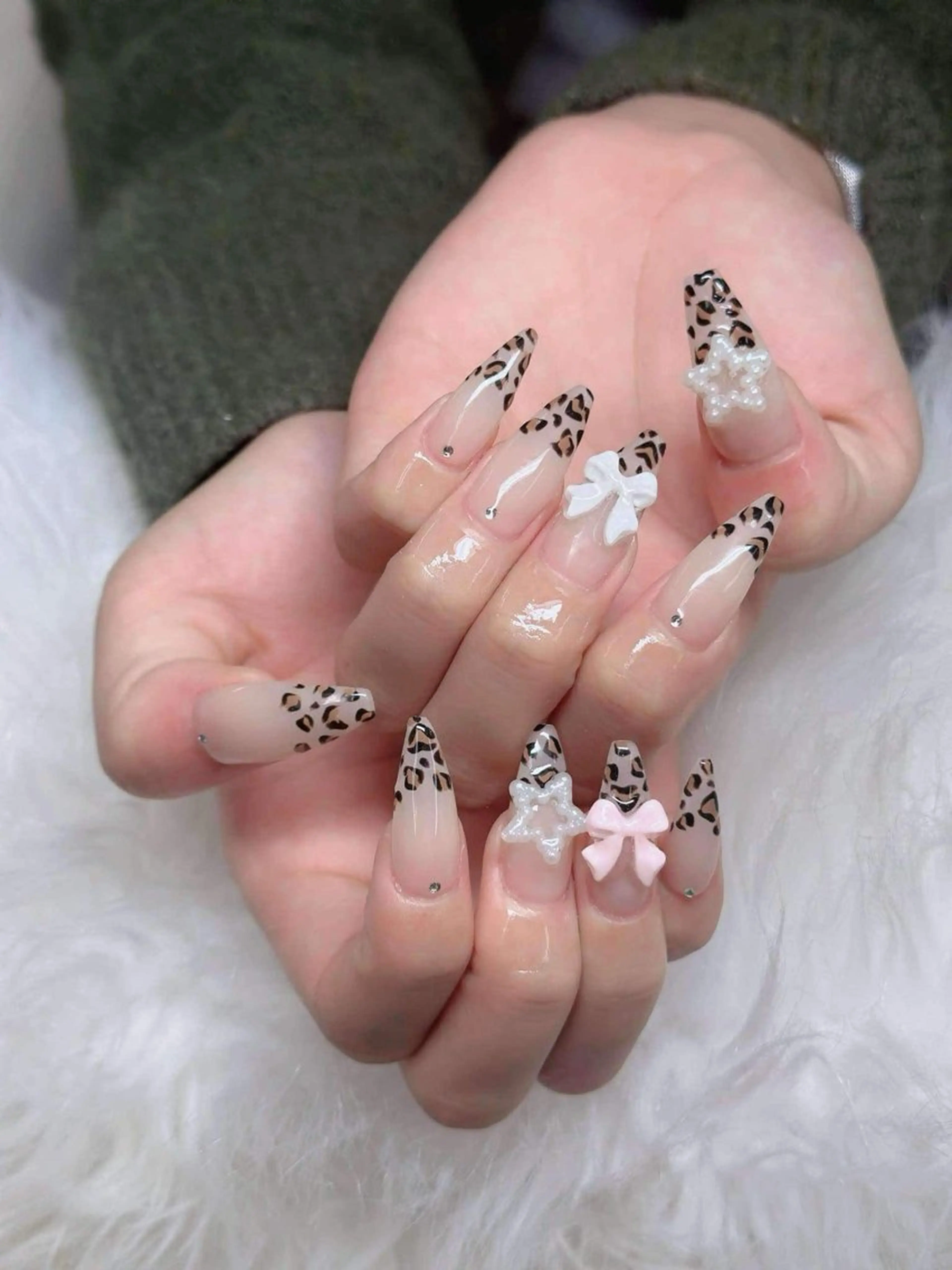 ネイル チークネイル フレンチネイル ジェルネイル ガラスフレンチ 韓国ネイル ハンドネイル ハンドケア Anh Nail 歌舞伎町のネイルデザイン