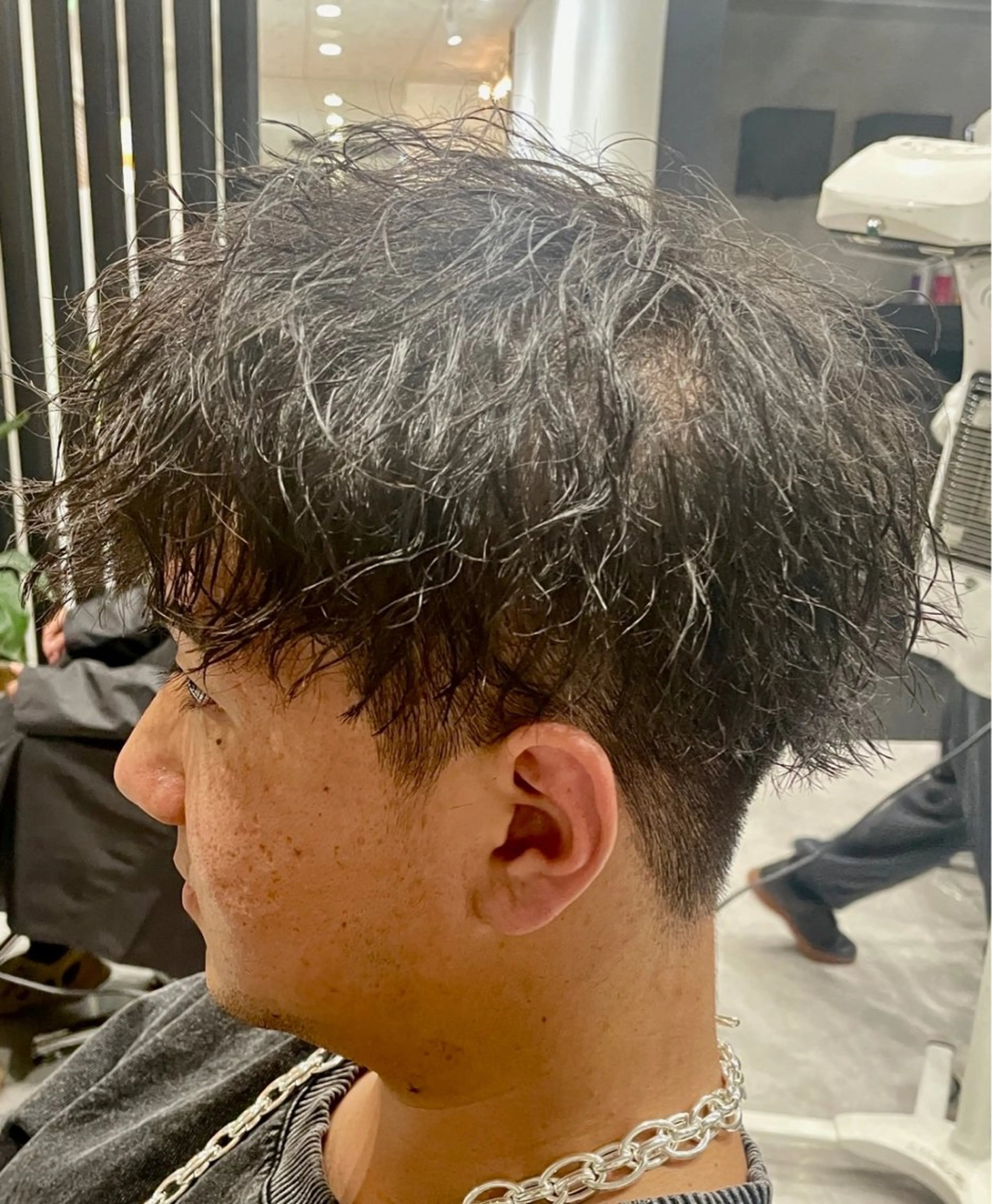 ショート パーマ メンズ メンズパーマ メンズショート メンズツイストパーマ ショートヘア ツイストパーマ カット トリートメント 【店長】メンズ職人 短髪　ハイトーン🔥のヘアスタイル