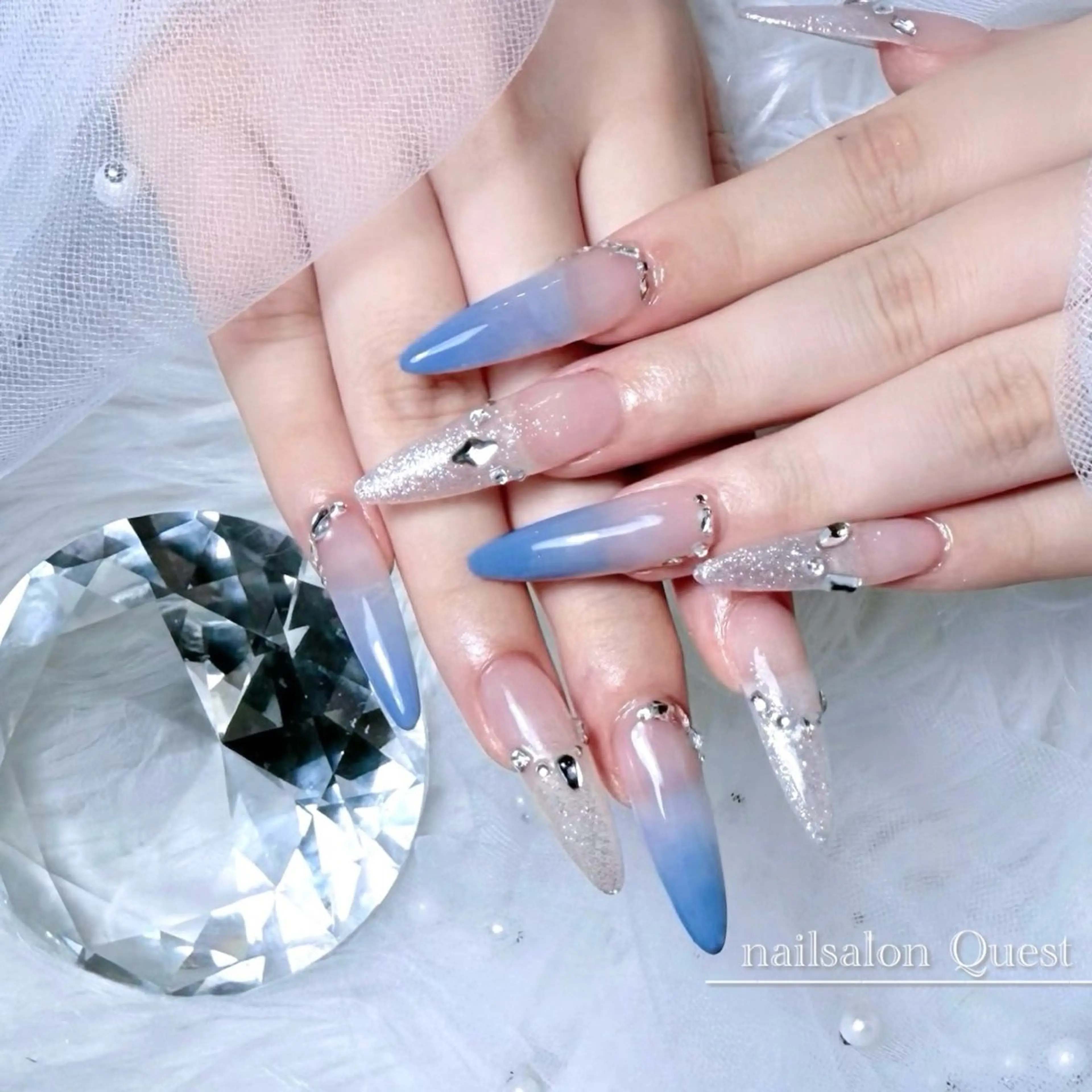 ネイル ブルー グラデーション キラキラネイル ロングネイル シルバー nailsalon Questのネイルデザイン