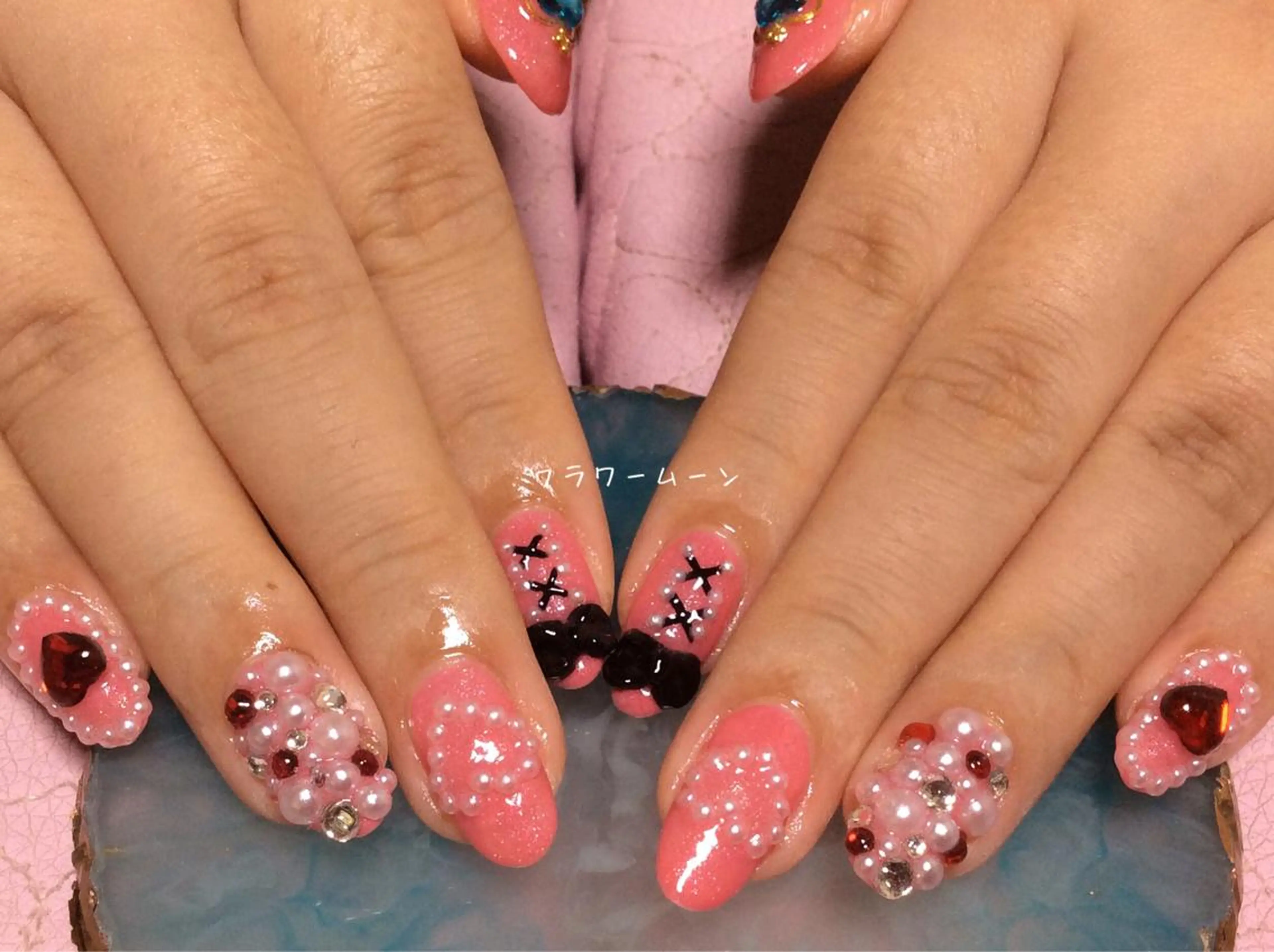 ネイル フラワー ムーンのネイルデザイン