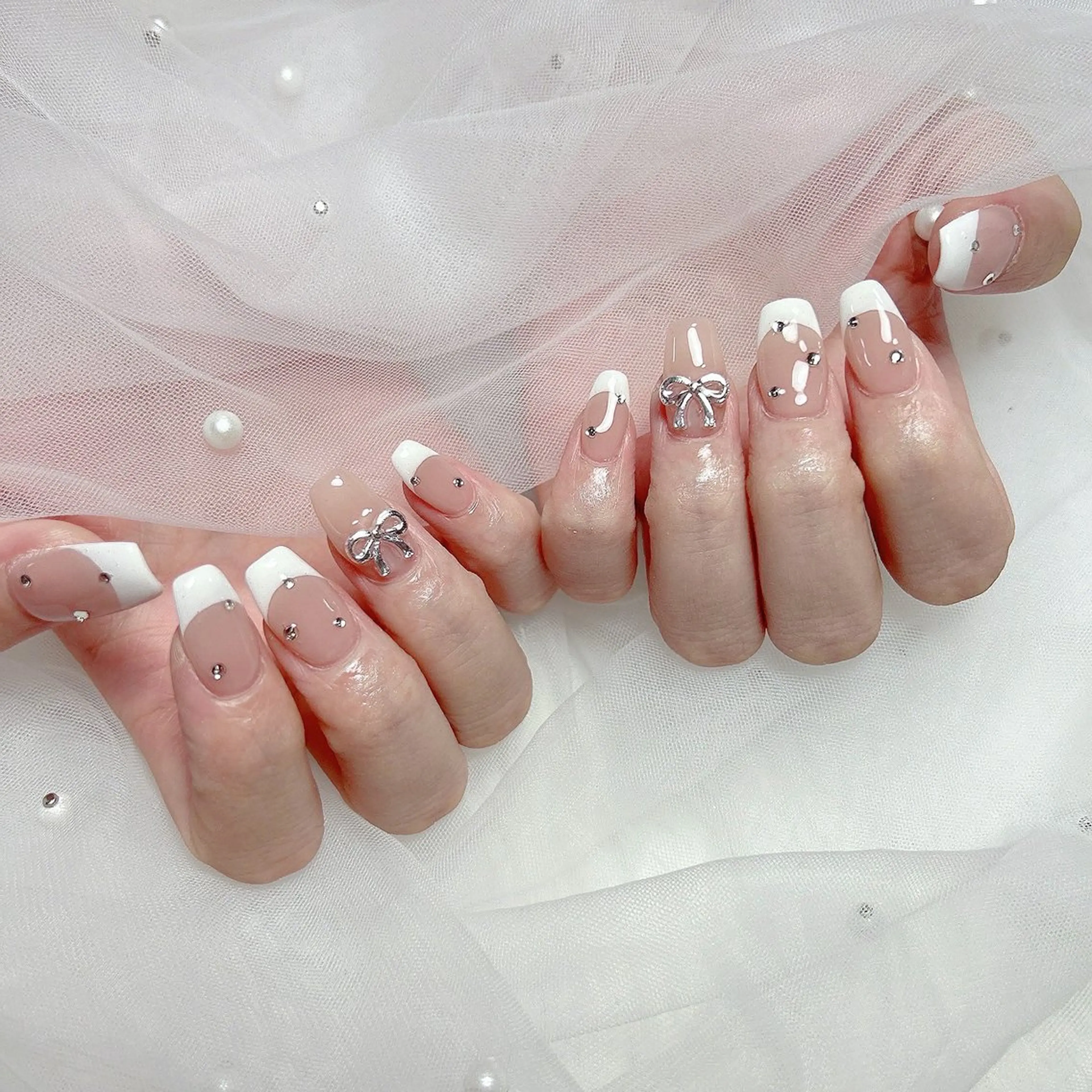 ミディアム 韓国風ヘア ハンドネイル ビン アンのネイルデザイン