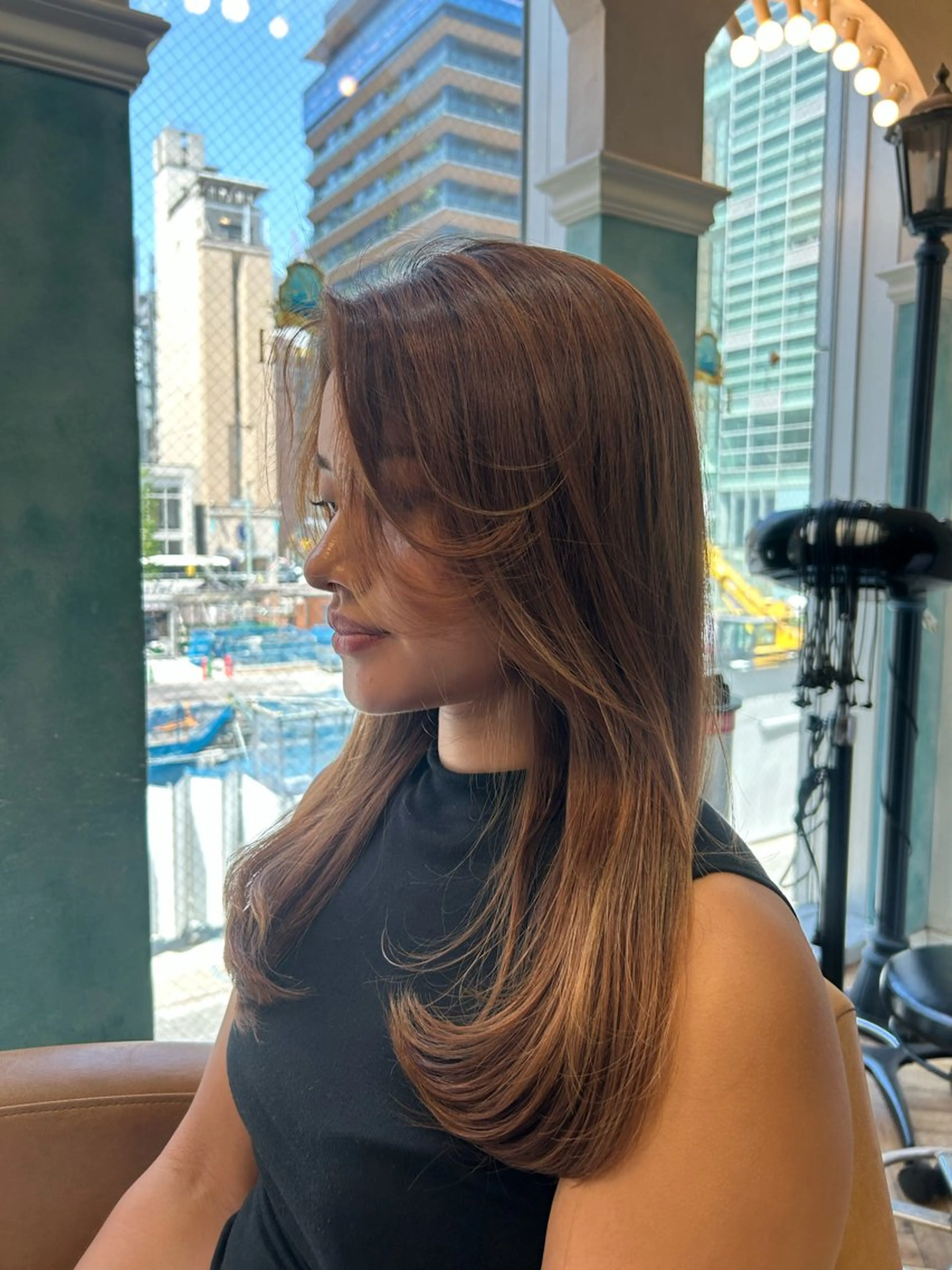 セミロング Momo/海外ヘア /レイヤー/艶カラーのヘアスタイル