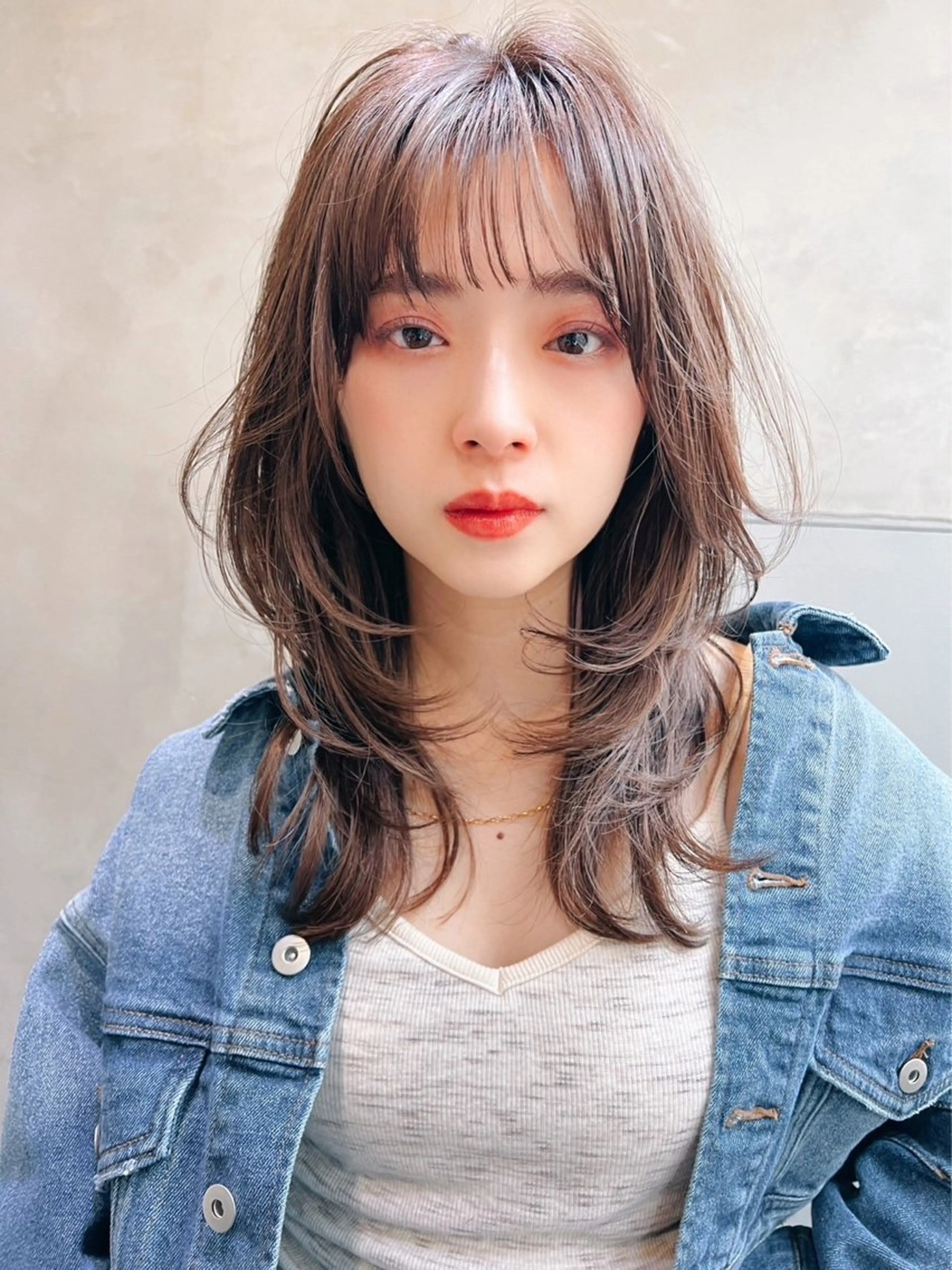 ミディアム カラー パーマ レイヤーカット ウルフカット ウルフレイヤー Chlom🌿Top Stylist沖田のヘアスタイル