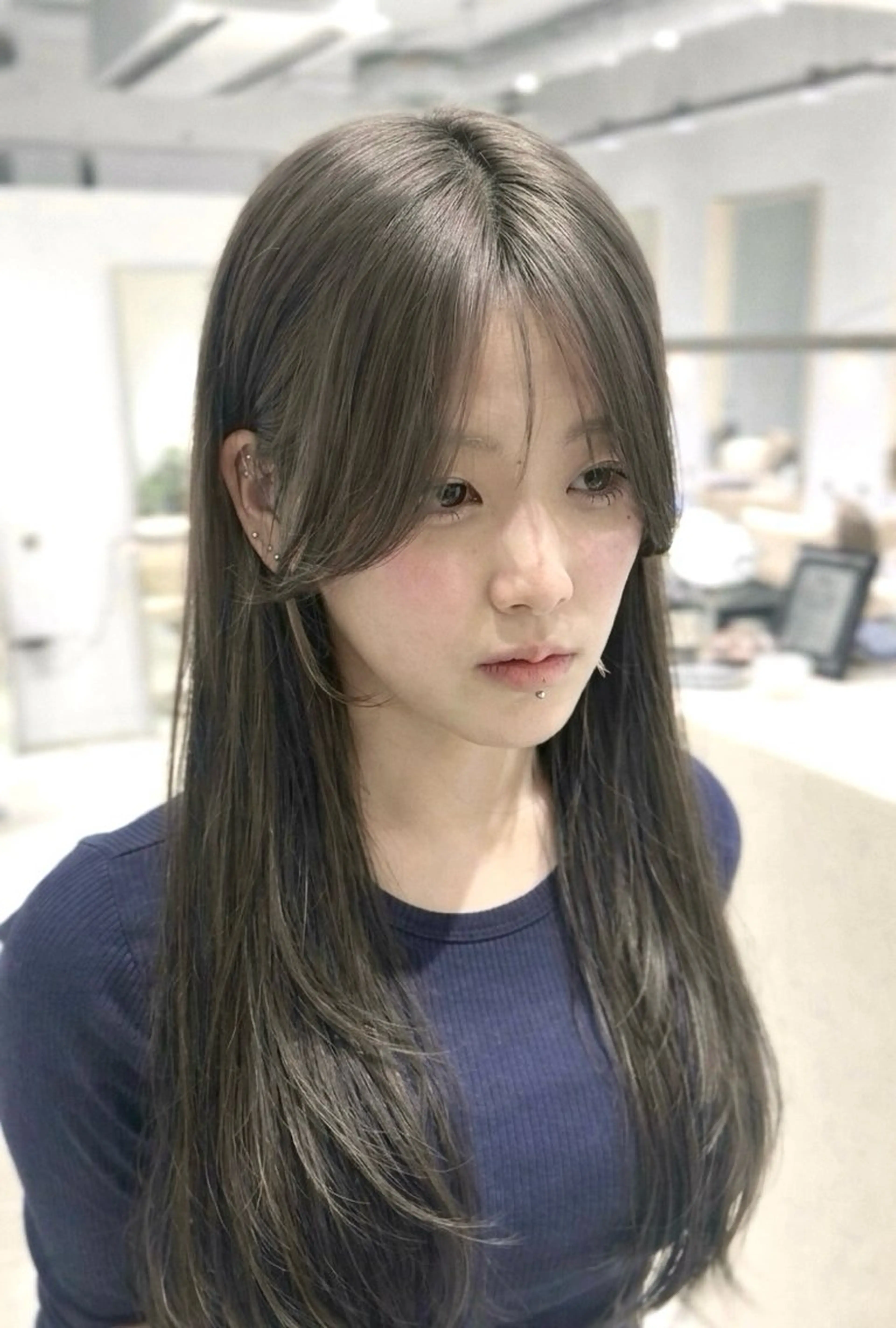 セミロング カラー 小顔カット カット ヘアカラー トリートメント ヘッドスパ ヘアセット 短めショートカット カットモデルのヘアスタイル