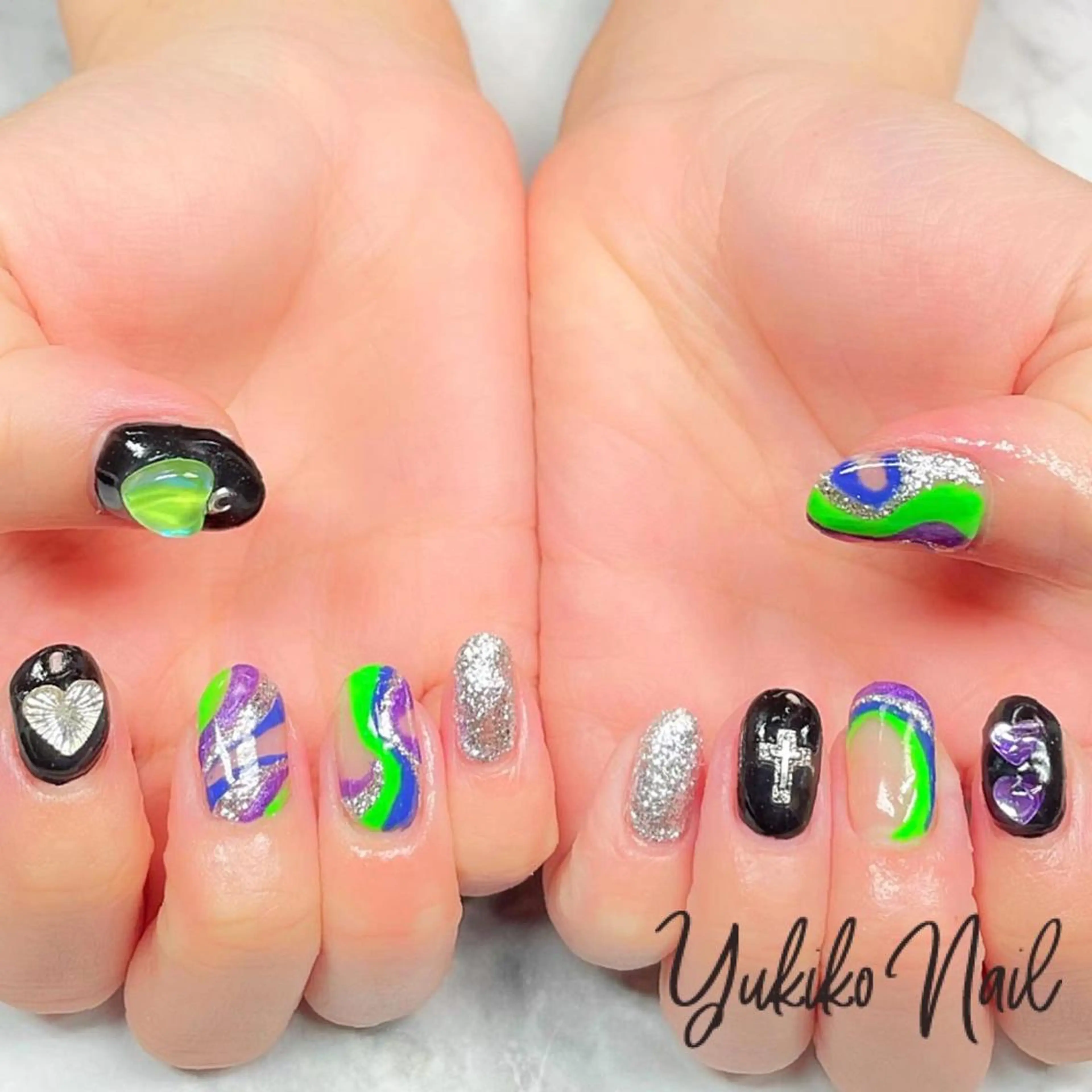 ネイル 持ち込み シルバー ハンドネイル ユキコ ネイルのネイルデザイン