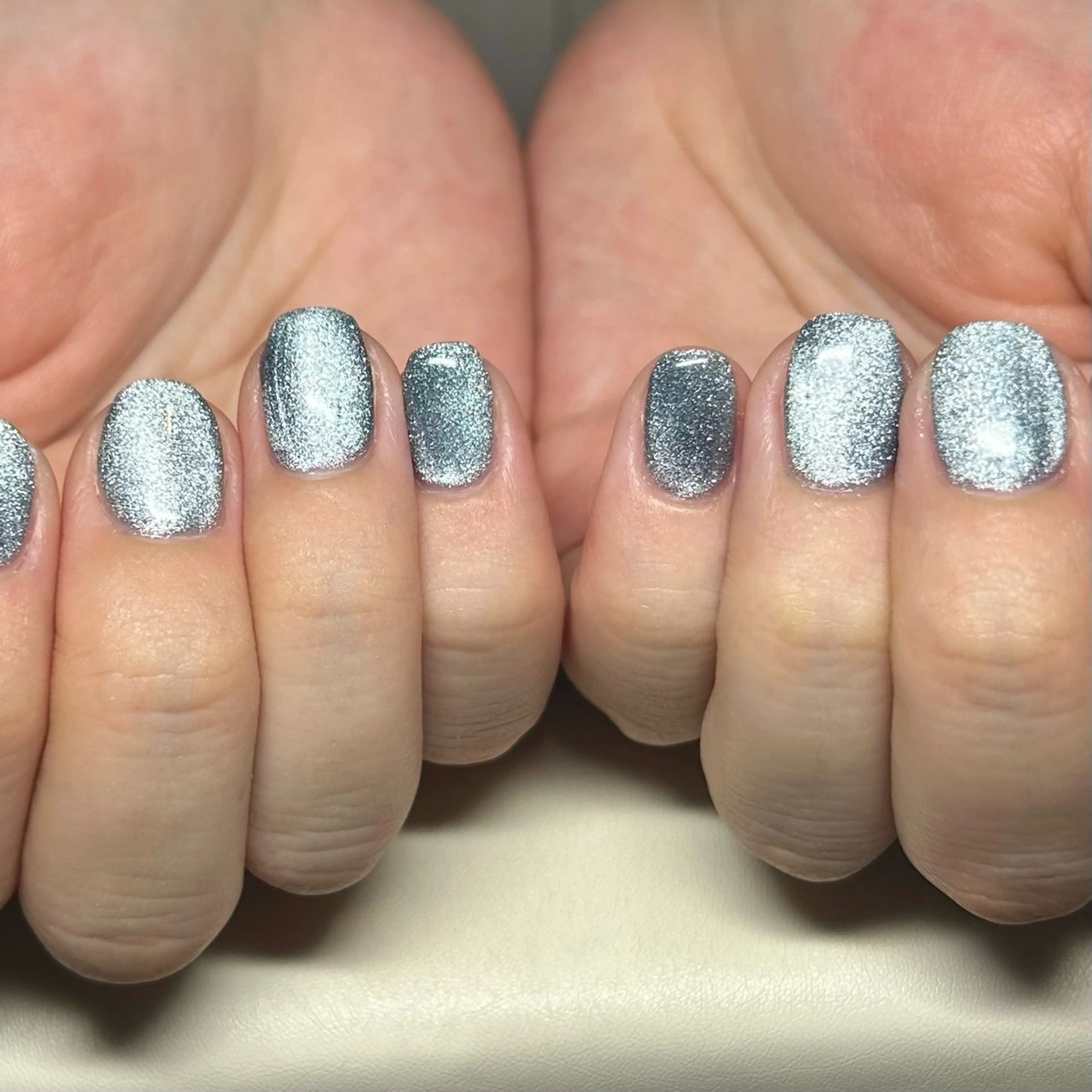 ネイル マグネットネイル ワンカラーネイル クレセントアイ Runaの眉毛・アイブロウイメージ