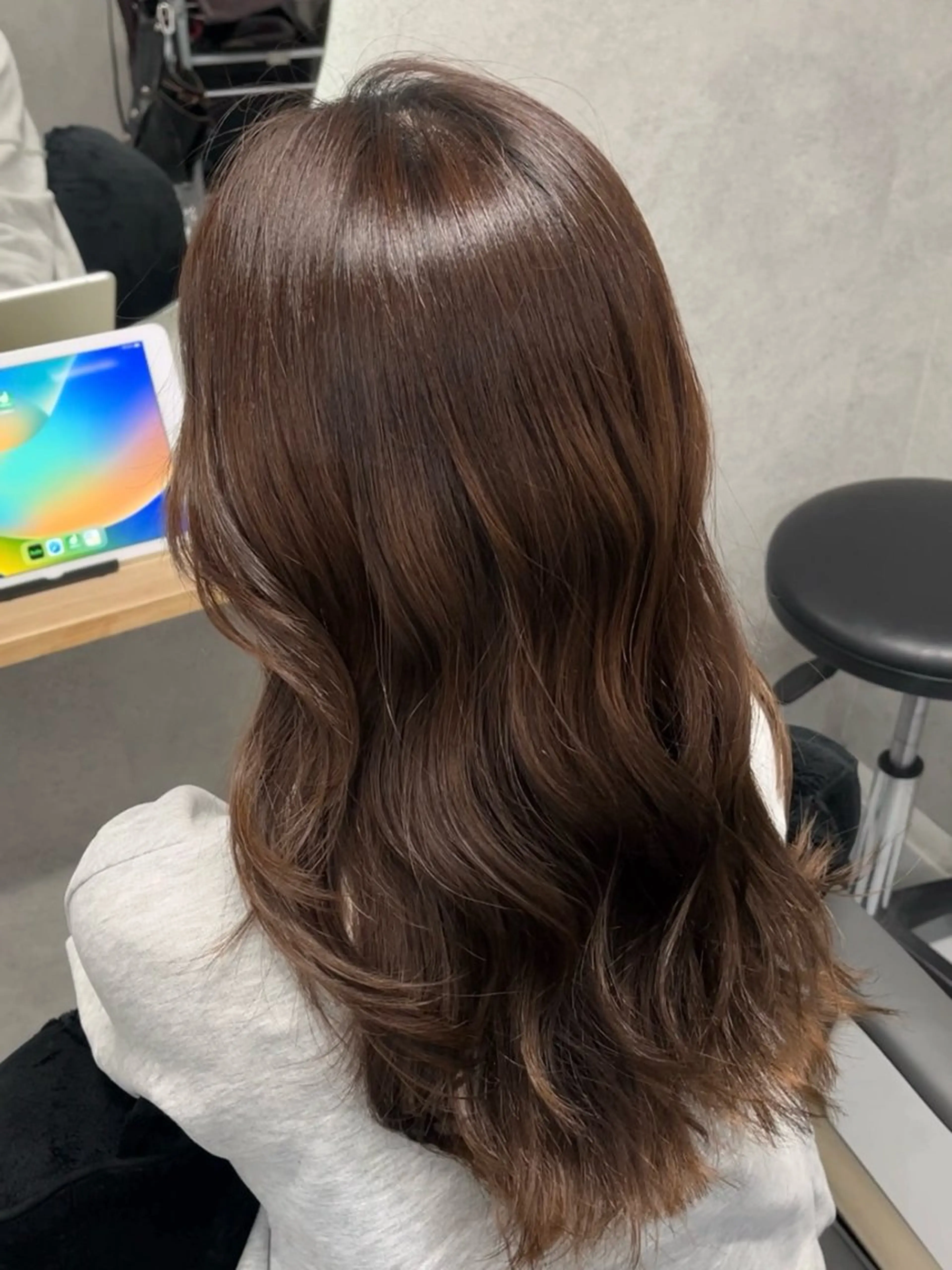 ミディアム レイヤーカット カット 透明感カラー/レイヤ ー/顔まわり/辻部のヘアスタイル