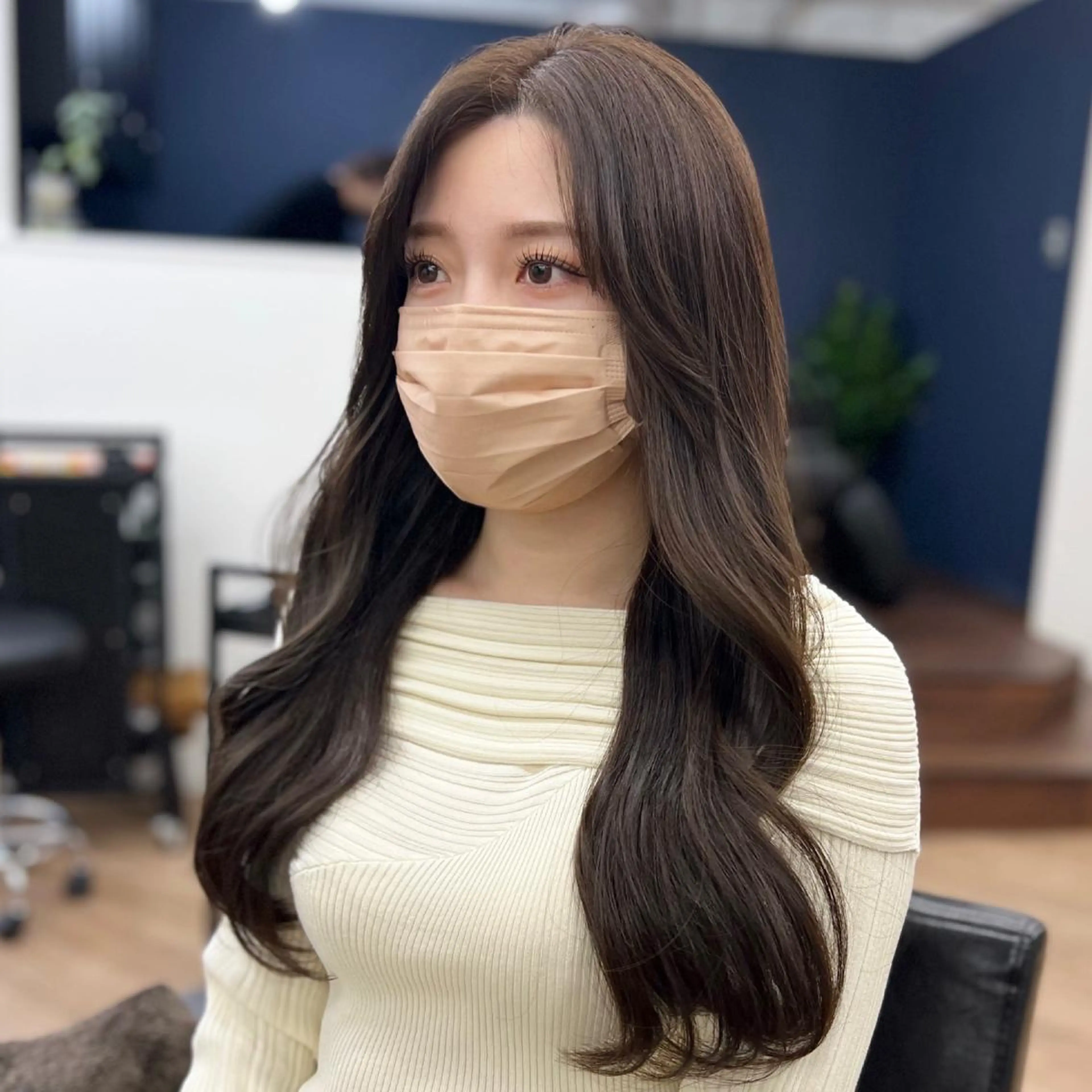 セミロング カラー パーマ ヘアアレンジ メンズ キッズ ネイル マツエク・マツパ アイブロウ メンズインナーカラー メンズ韓国風 黒髪 ブルーカラー ブルーブラック カット ヘアカラー トリートメント 渋谷レイヤーカット❌ 縮毛矯正専門/武田涼のヘアスタイル