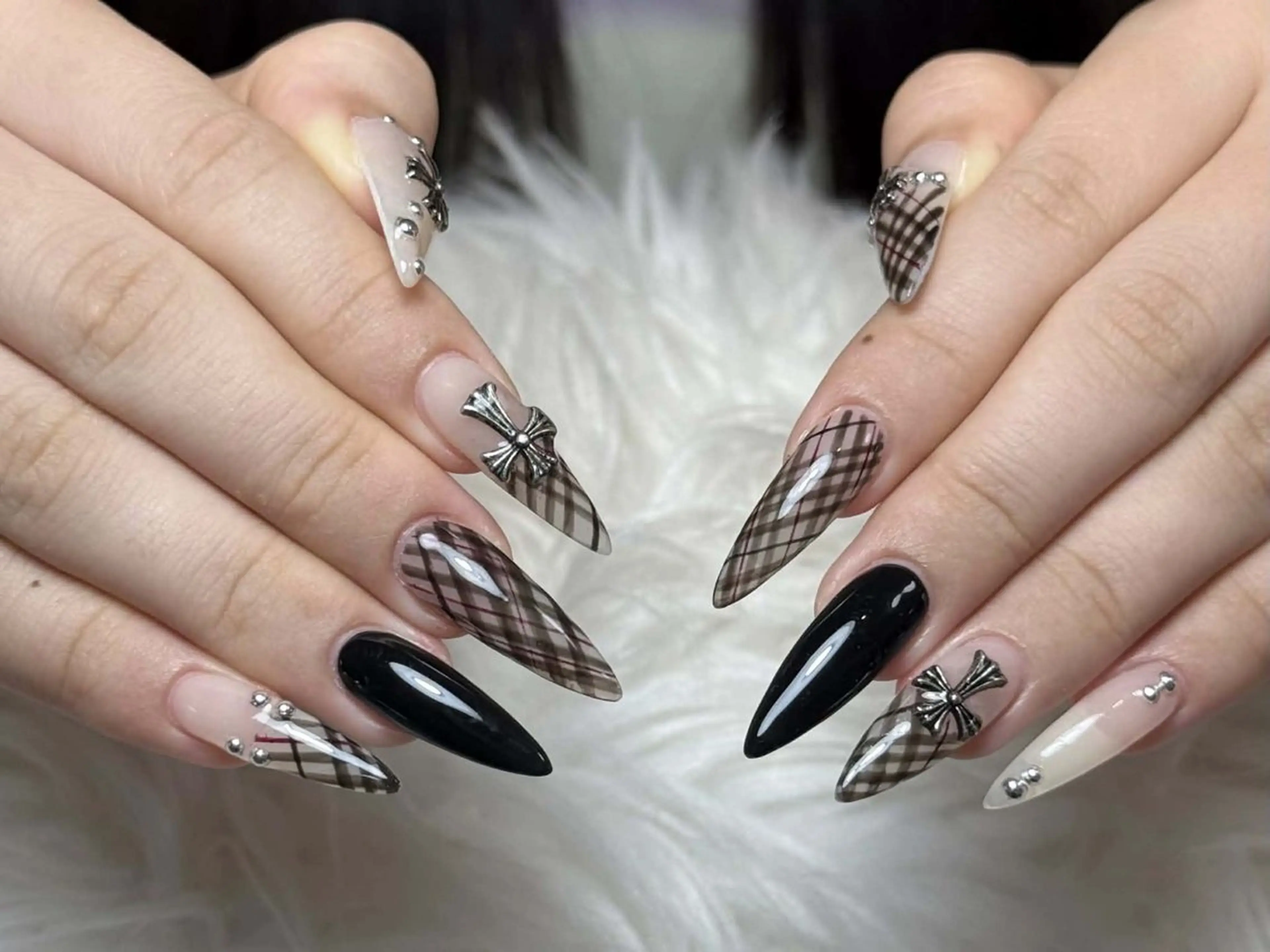 ネイル チークネイル ドット フレンチネイル グラデーション ハート ハンドネイル ハンドケア Eli Nails 新宿のネイルデザイン