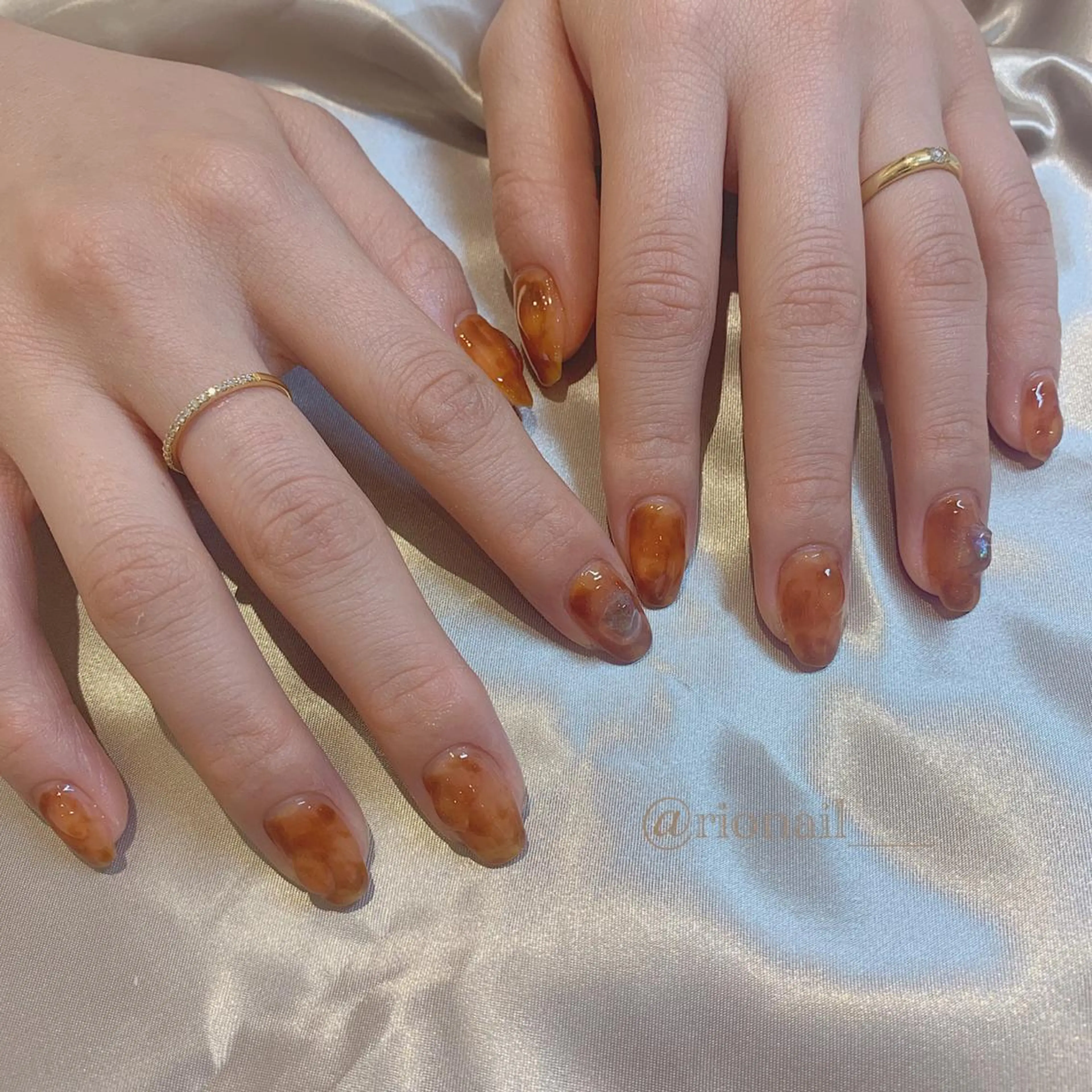 ネイル アートネイル ハンドネイル 𝘙𝘪𝘰𝘯𝘢 ...🕯🤍のネイルデザイン