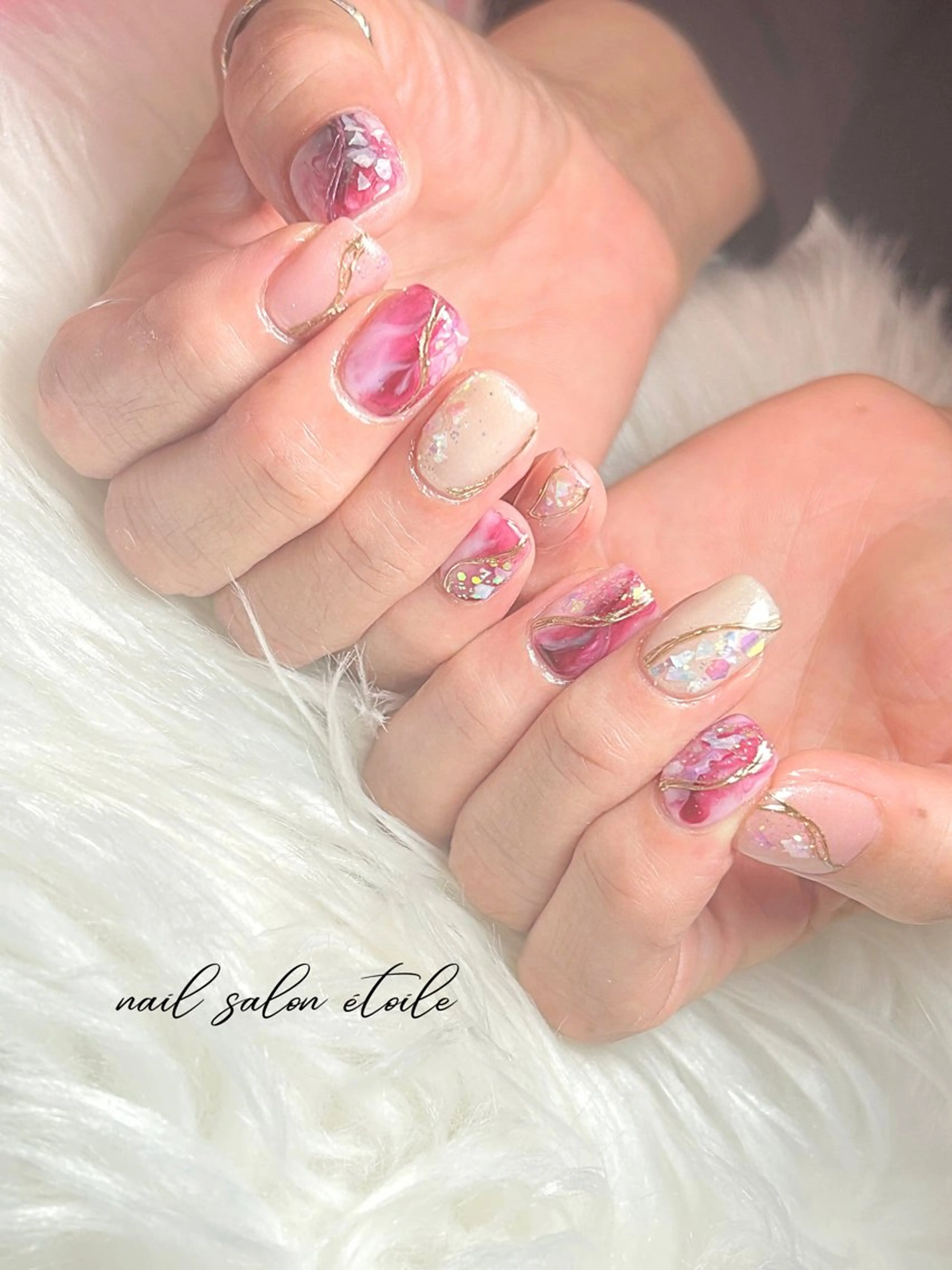 ネイル ホログラムネイル キラキラネイル ニュアンスネイル ピンク 赤色 ハンドネイル nail salon étoileのネイルデザイン