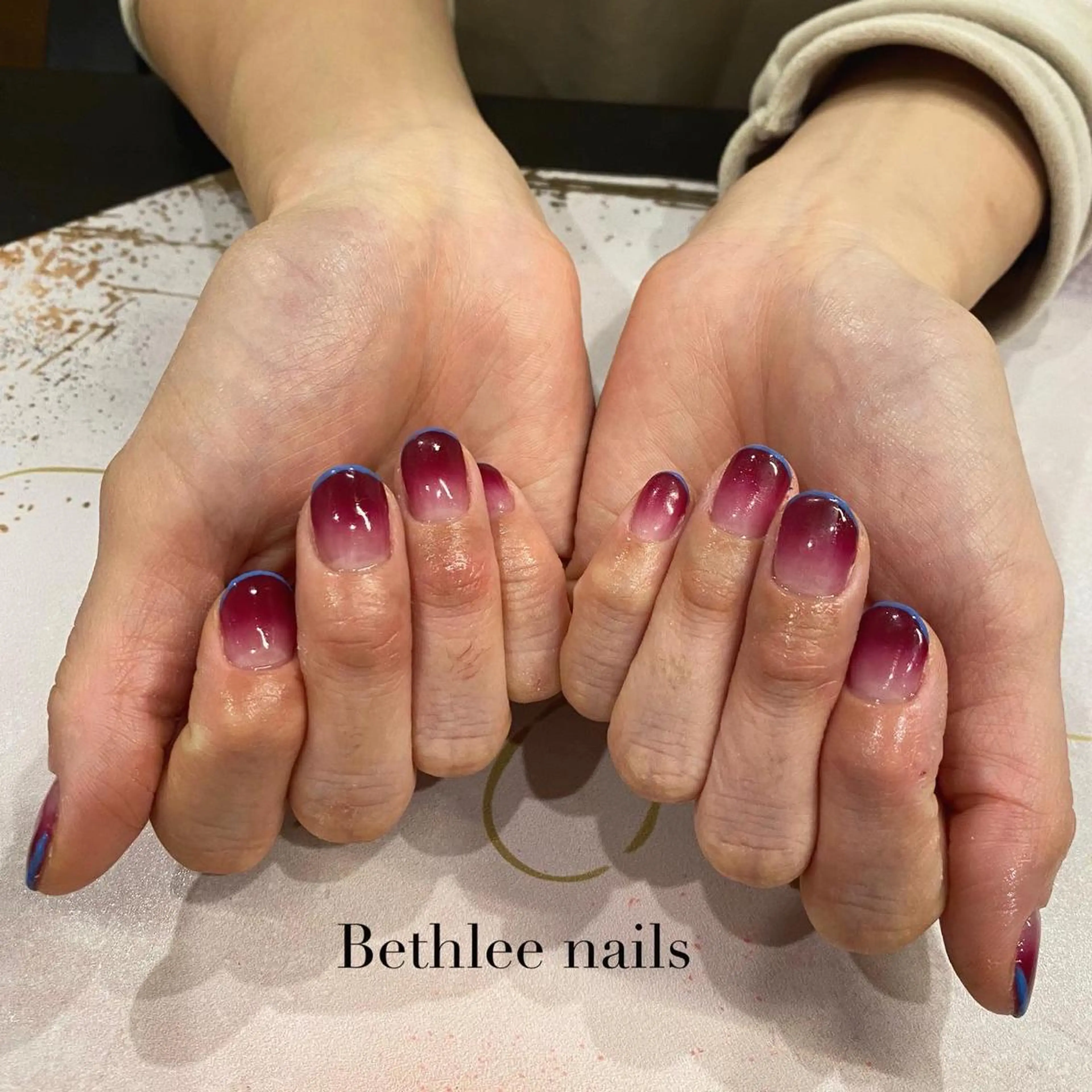 ネイル ブルー グラデーション ハンドネイル Bethlee nailsのネイルデザイン