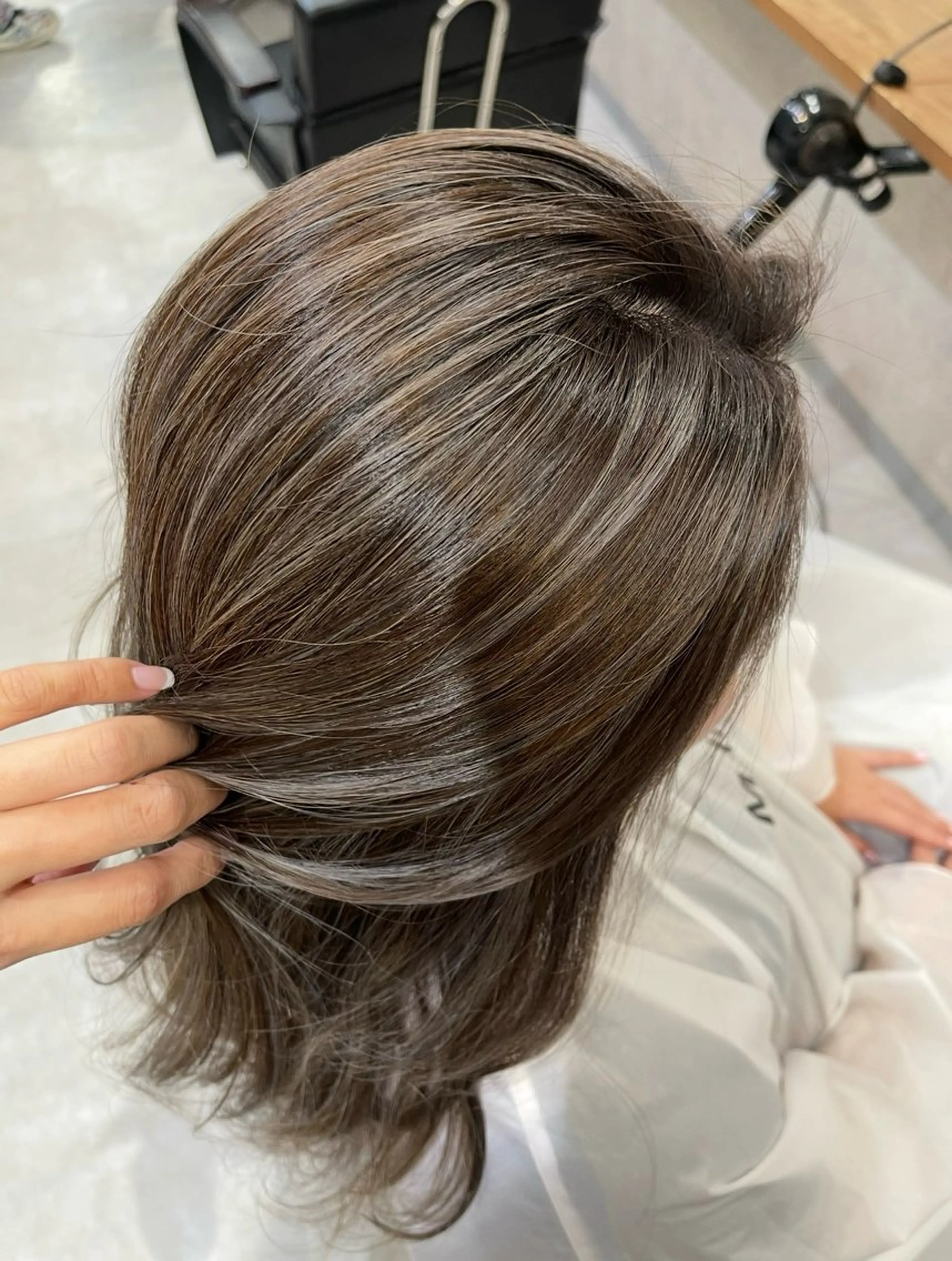 セミロング カラー ハイライトカラー ハイライト ヘアカラー 松井那津子 /ハイライトブリーチのヘアスタイル