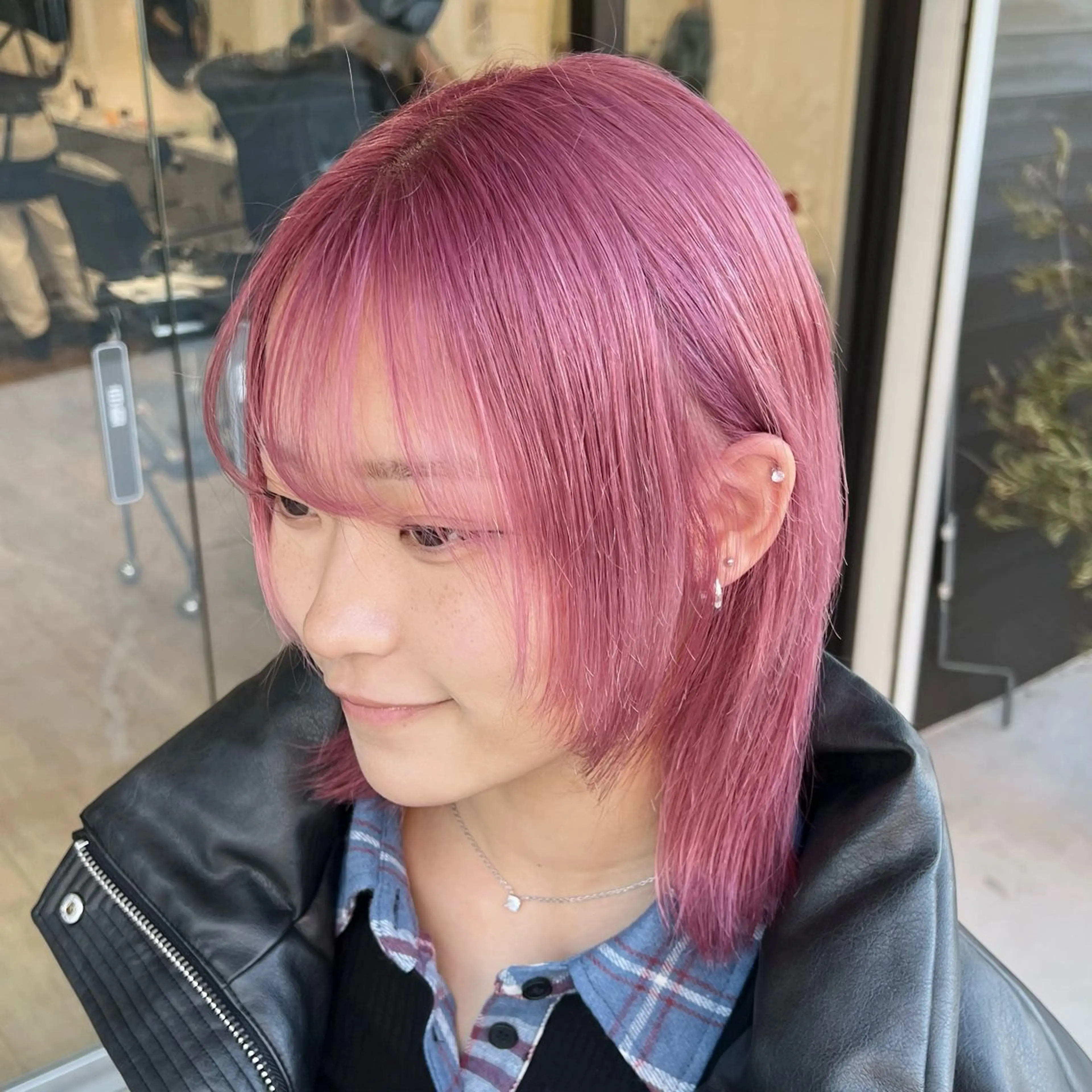 ミディアム カラー ブリーチ ピンクカラー カット ヘアカラー Ami ブリーチ/ハイトーンのヘアスタイル