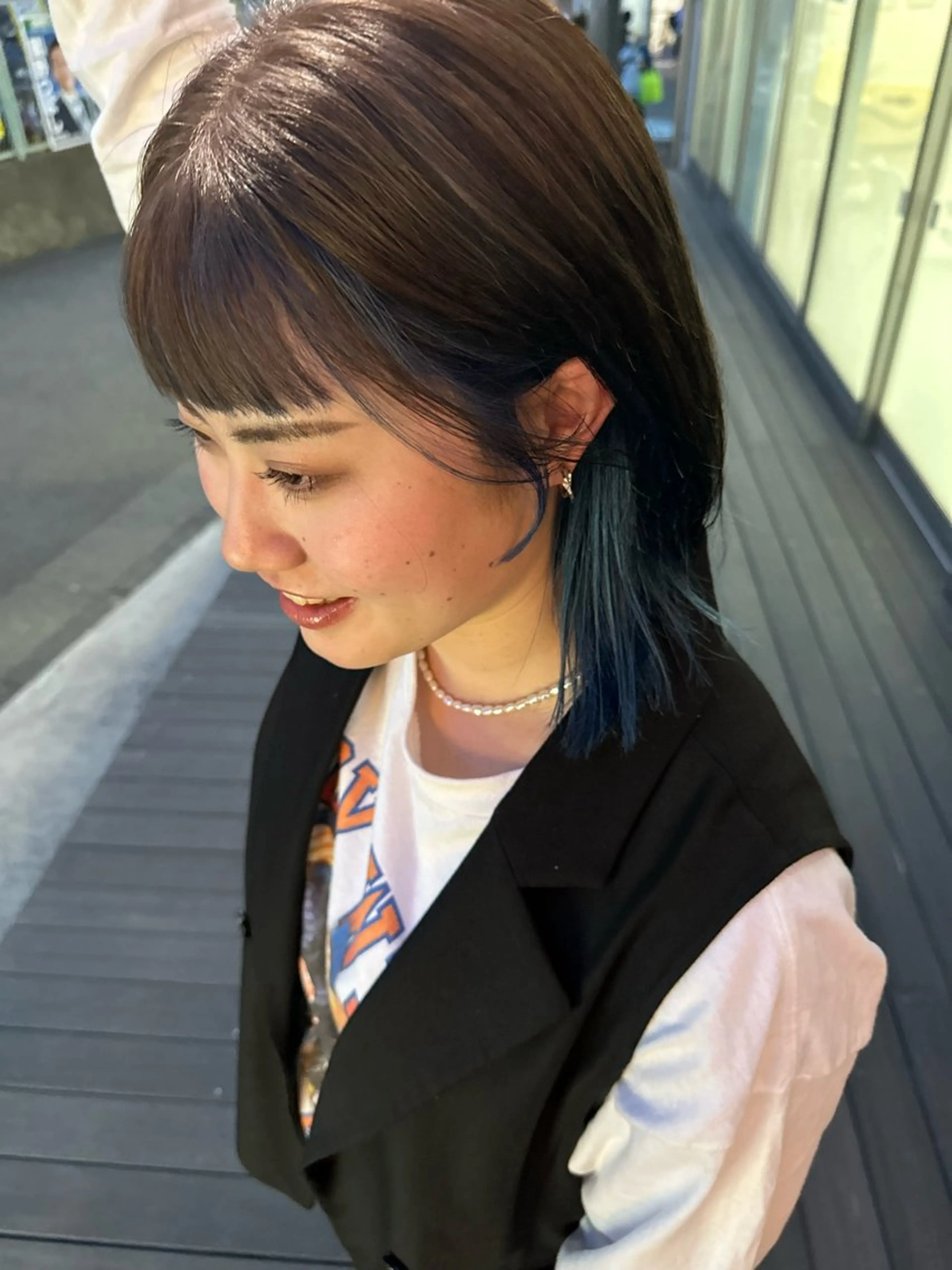 カラー ブリーチ レイヤー 艶々カラーのヘアスタイル