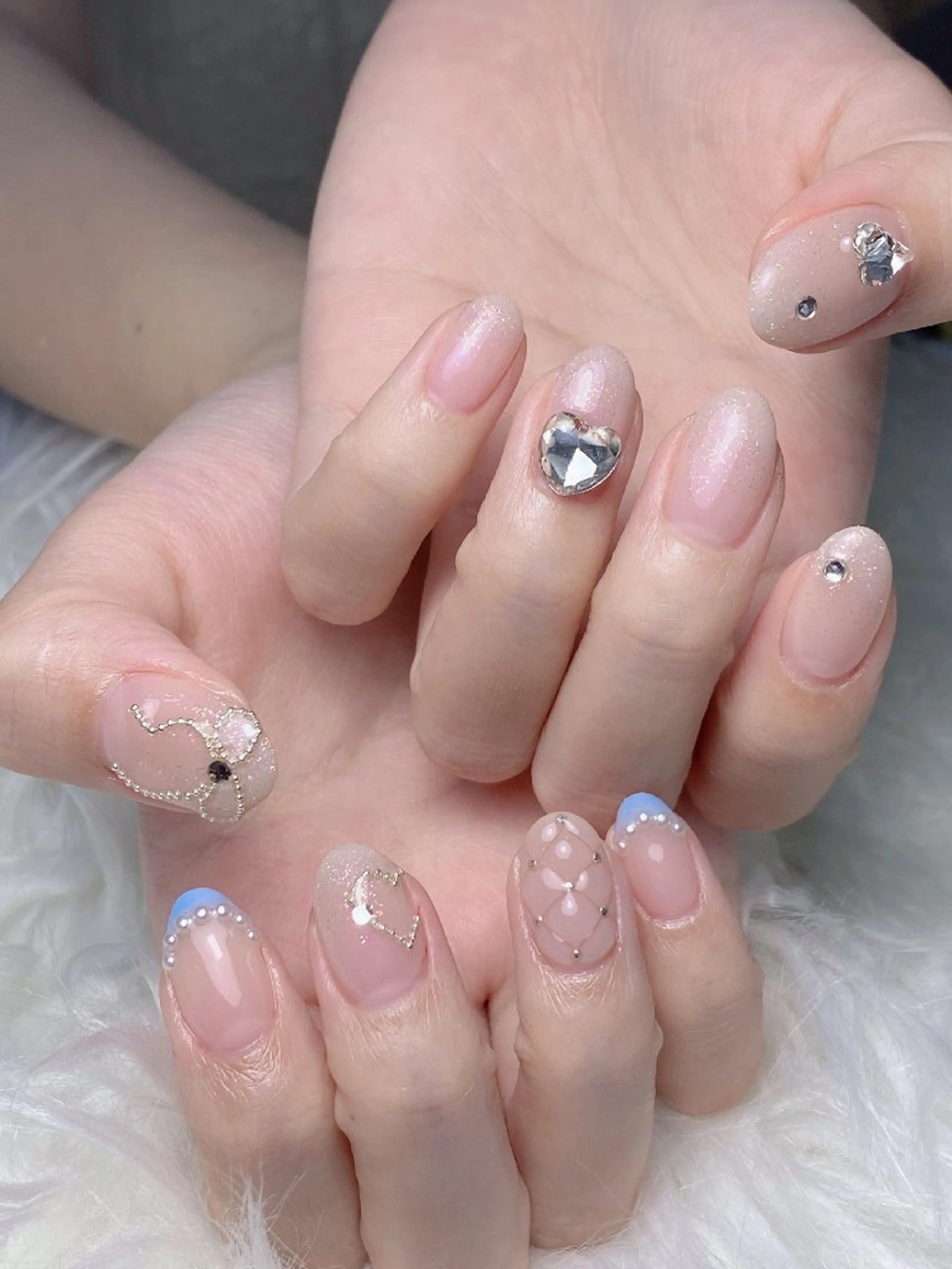 ネイル チークネイル 長さ出し フレンチネイル ジェルネイル キラキラネイル ハンドネイル UM Nail Salonのネイルデザイン